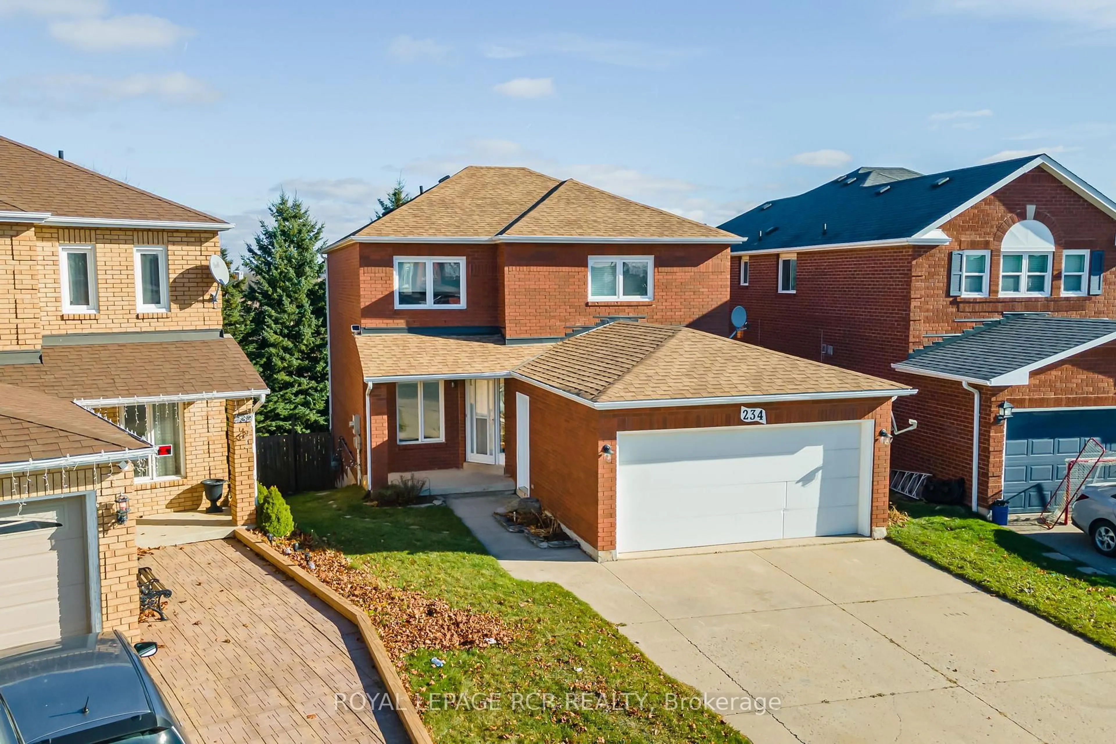 A pic from outside/outdoor area/front of a property/back of a property/a pic from drone, street for 234 Howard Cres, Orangeville Ontario L9W 4W6