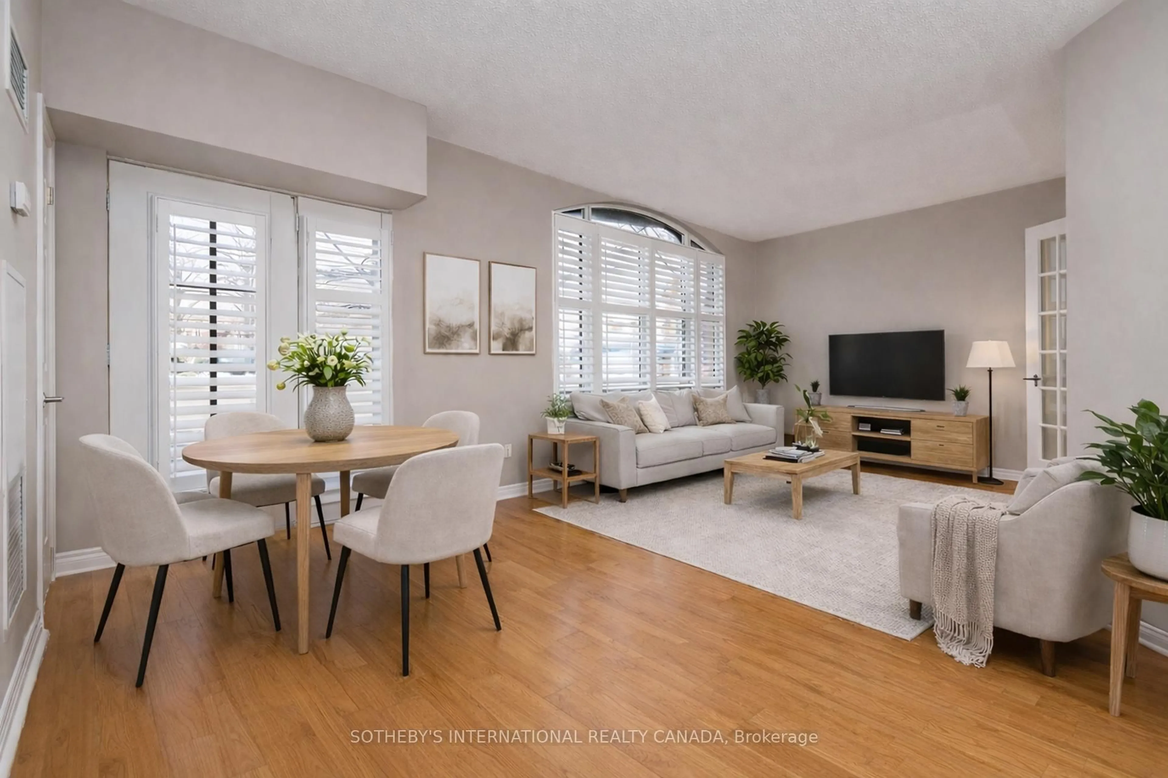 Living room with furniture, unknown for 3085 Bloor St #108, Toronto Ontario M8X 1C9