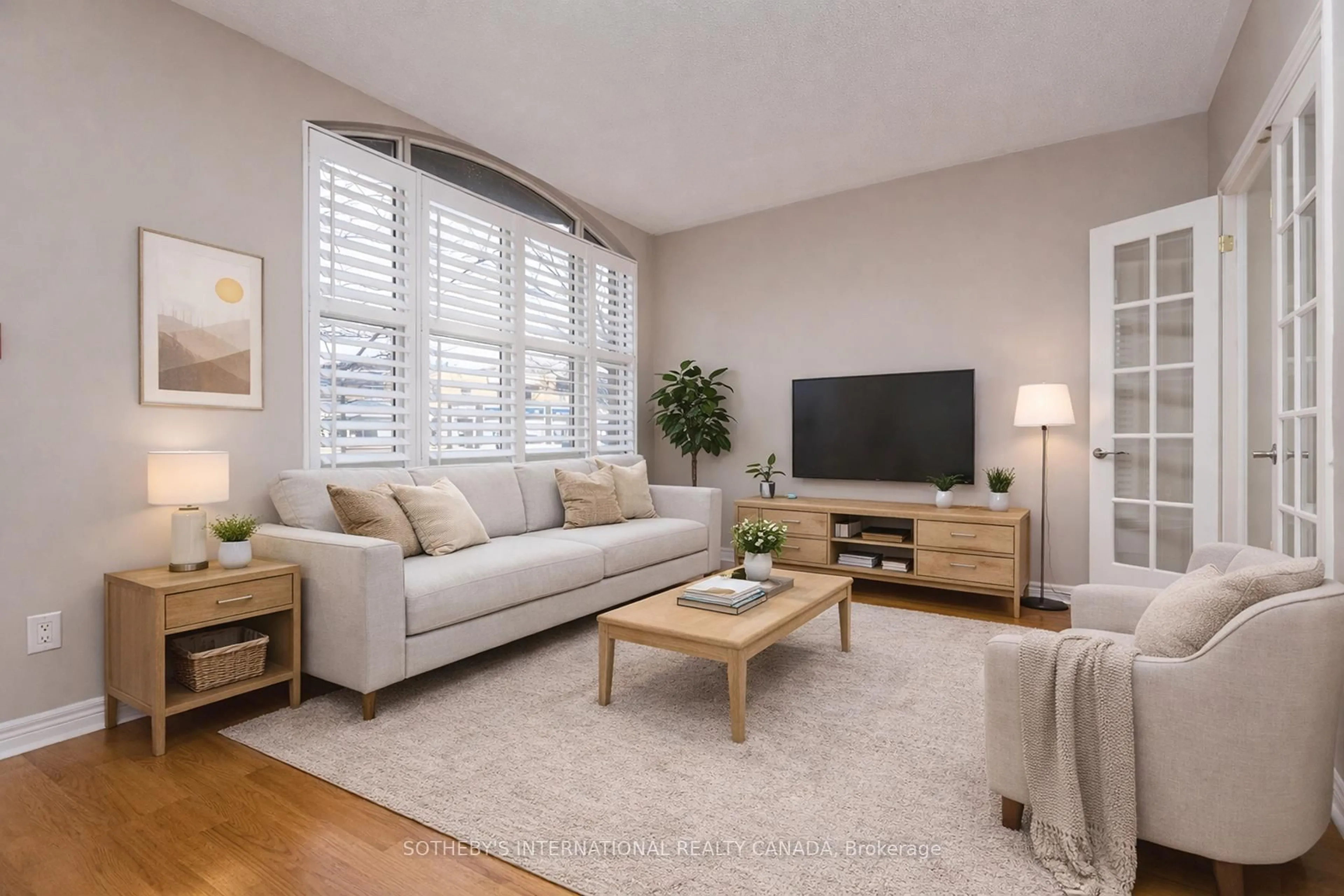 Living room with furniture, unknown for 3085 Bloor St #108, Toronto Ontario M8X 1C9