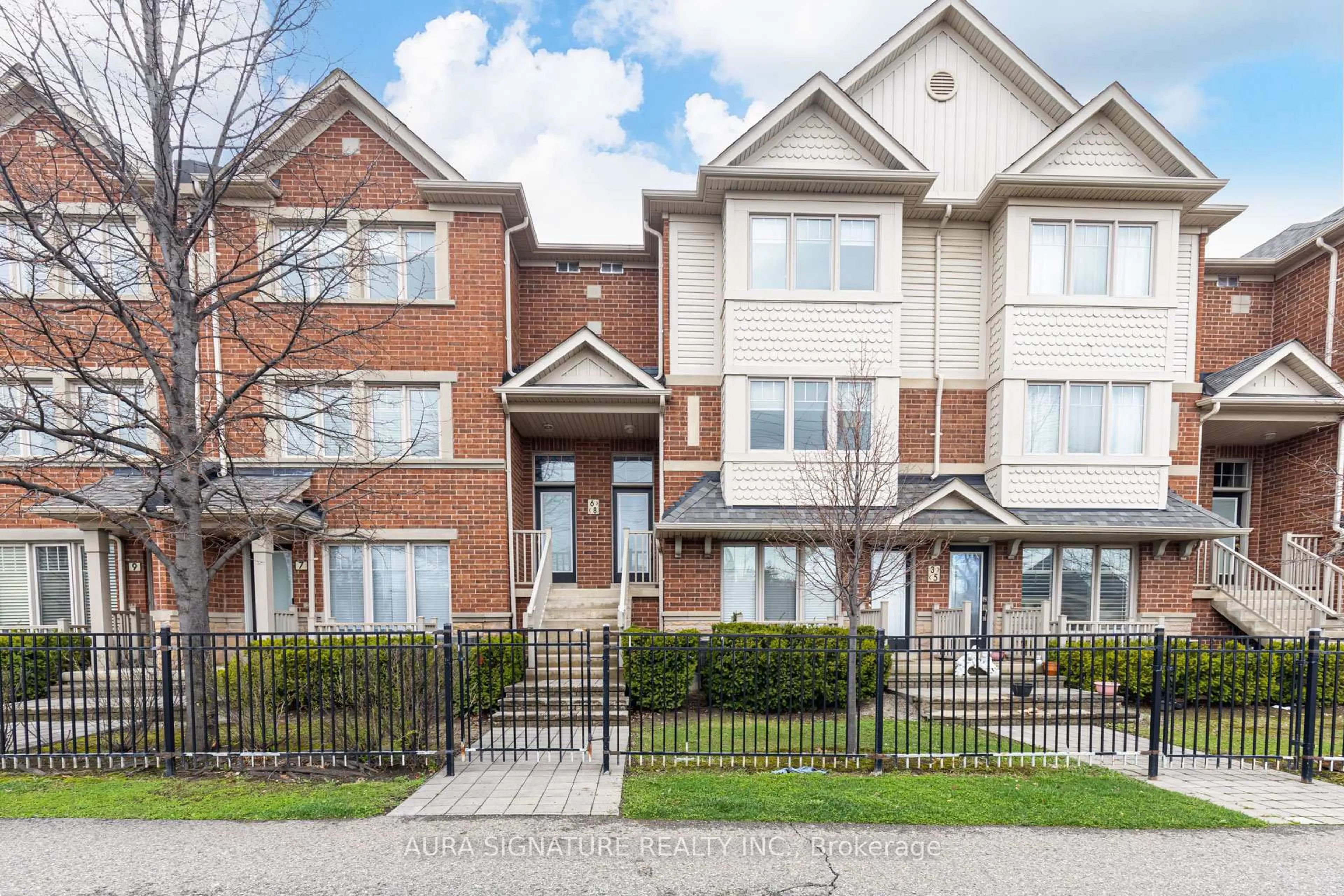 Home with brick exterior material, street for 3335 Thomas St #6, Mississauga Ontario L5M 0P7