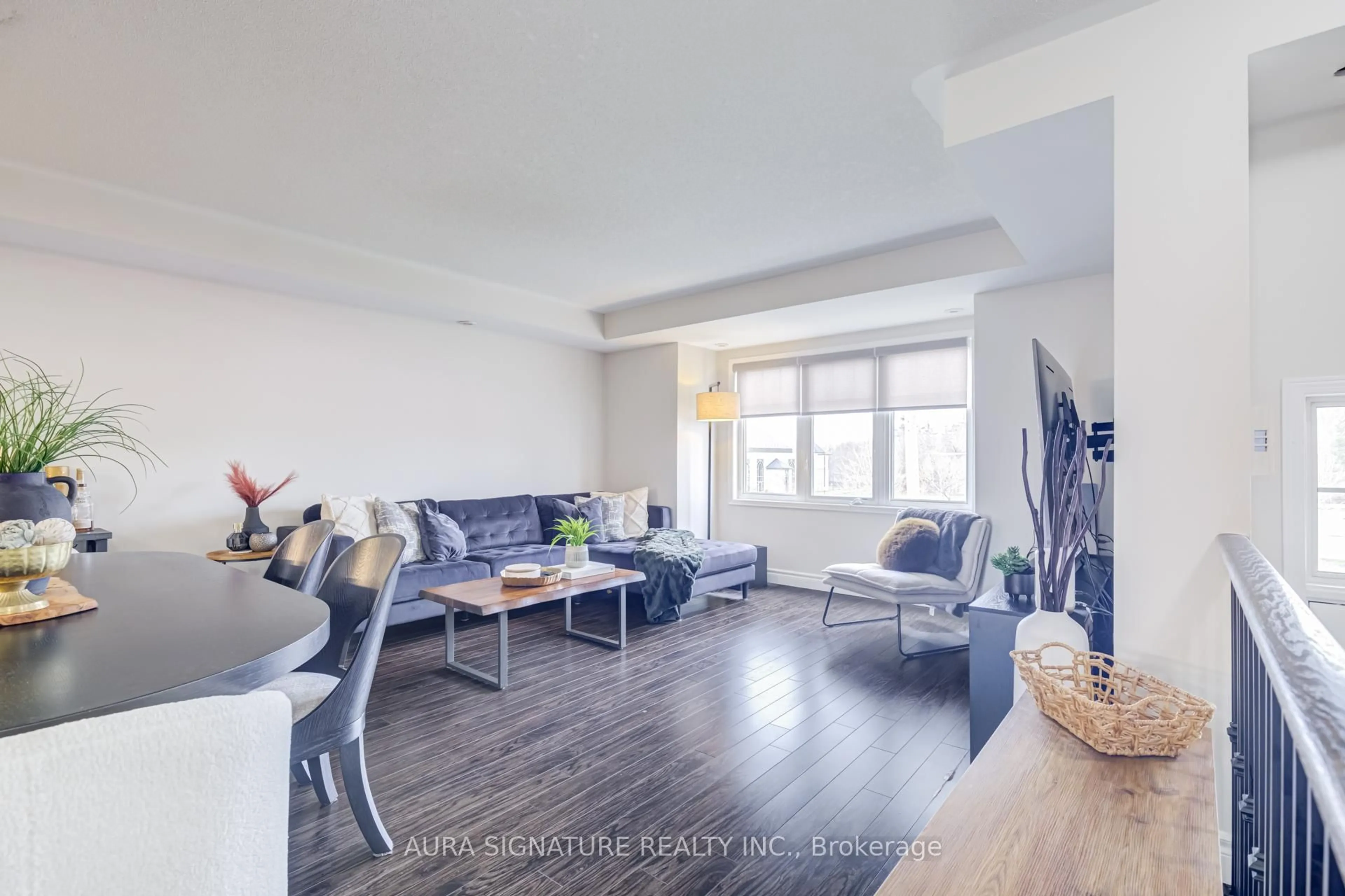 Living room with furniture, unknown for 3335 Thomas St #6, Mississauga Ontario L5M 0P7