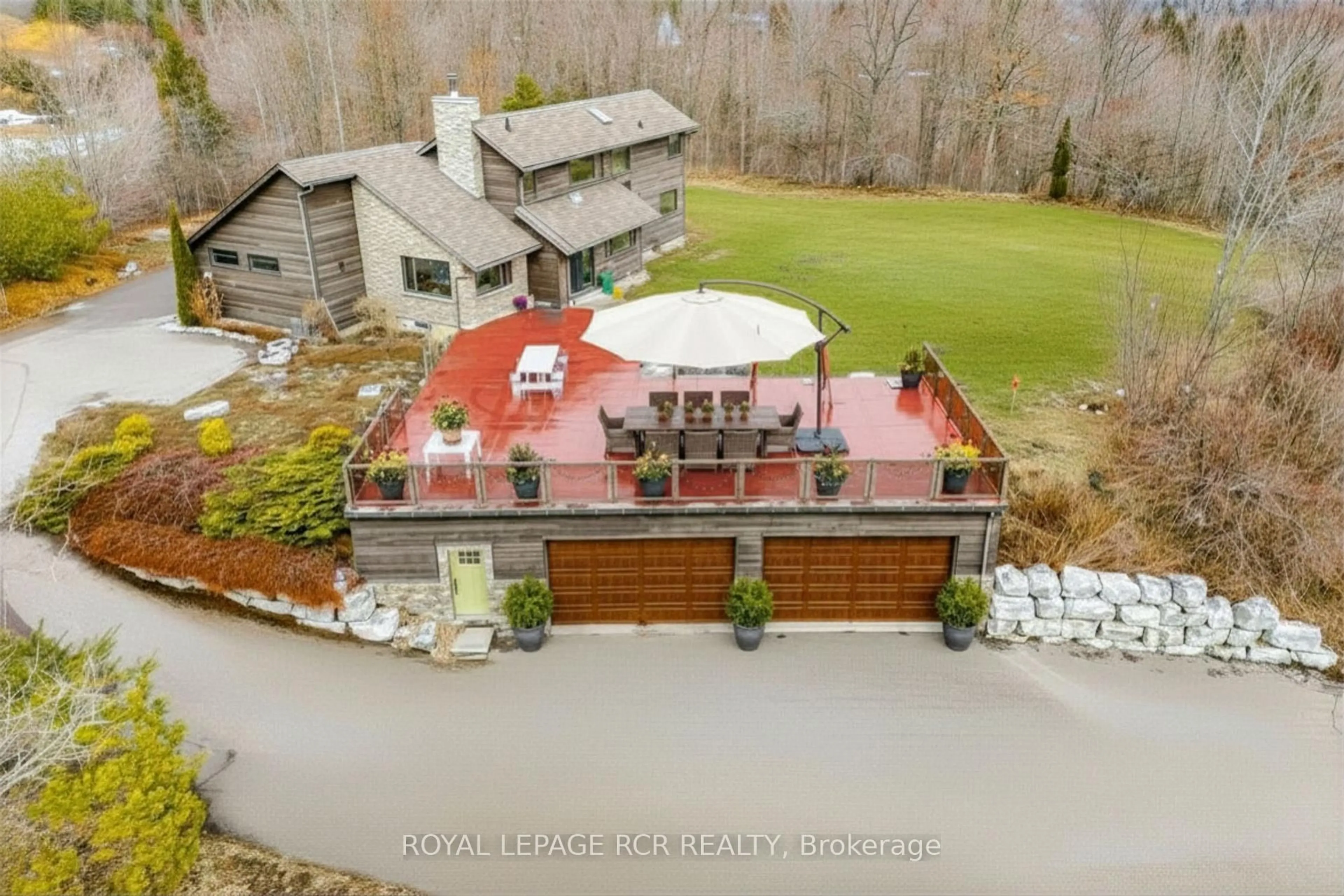 A pic from outside/outdoor area/front of a property/back of a property/a pic from drone, mountain view for 15995 Humber Station Rd, Caledon Ontario L7E 3A3