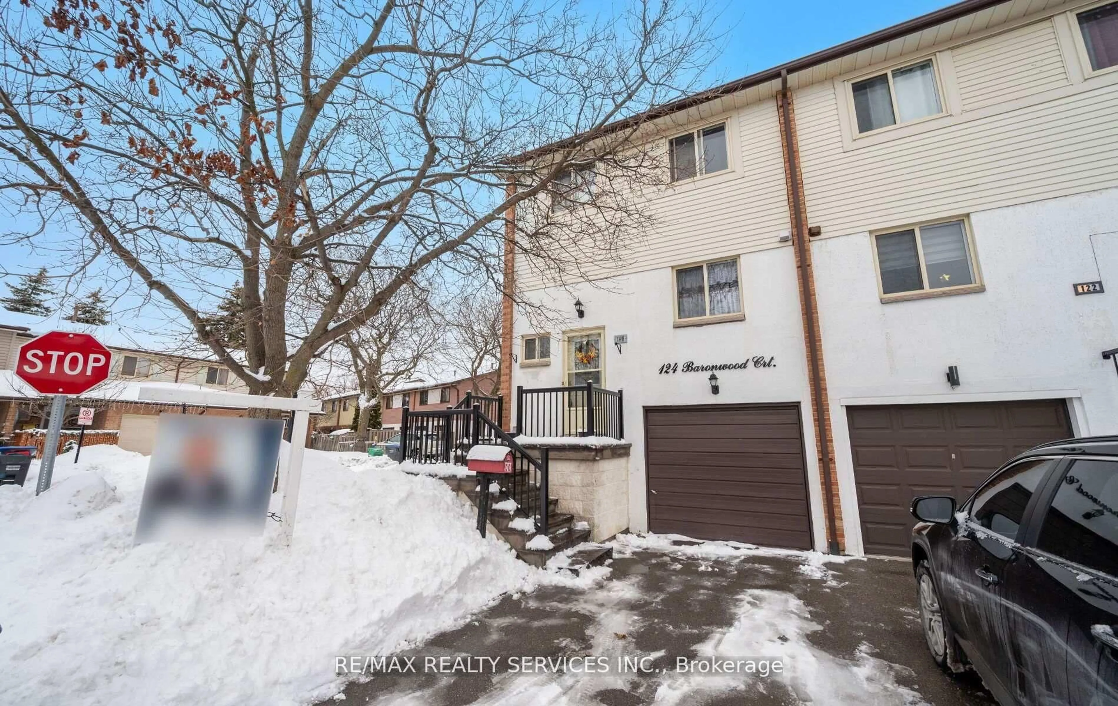 A pic from outside/outdoor area/front of a property/back of a property/a pic from drone, street for 124 Baronwood Crt #124, Brampton Ontario L6V 3H7