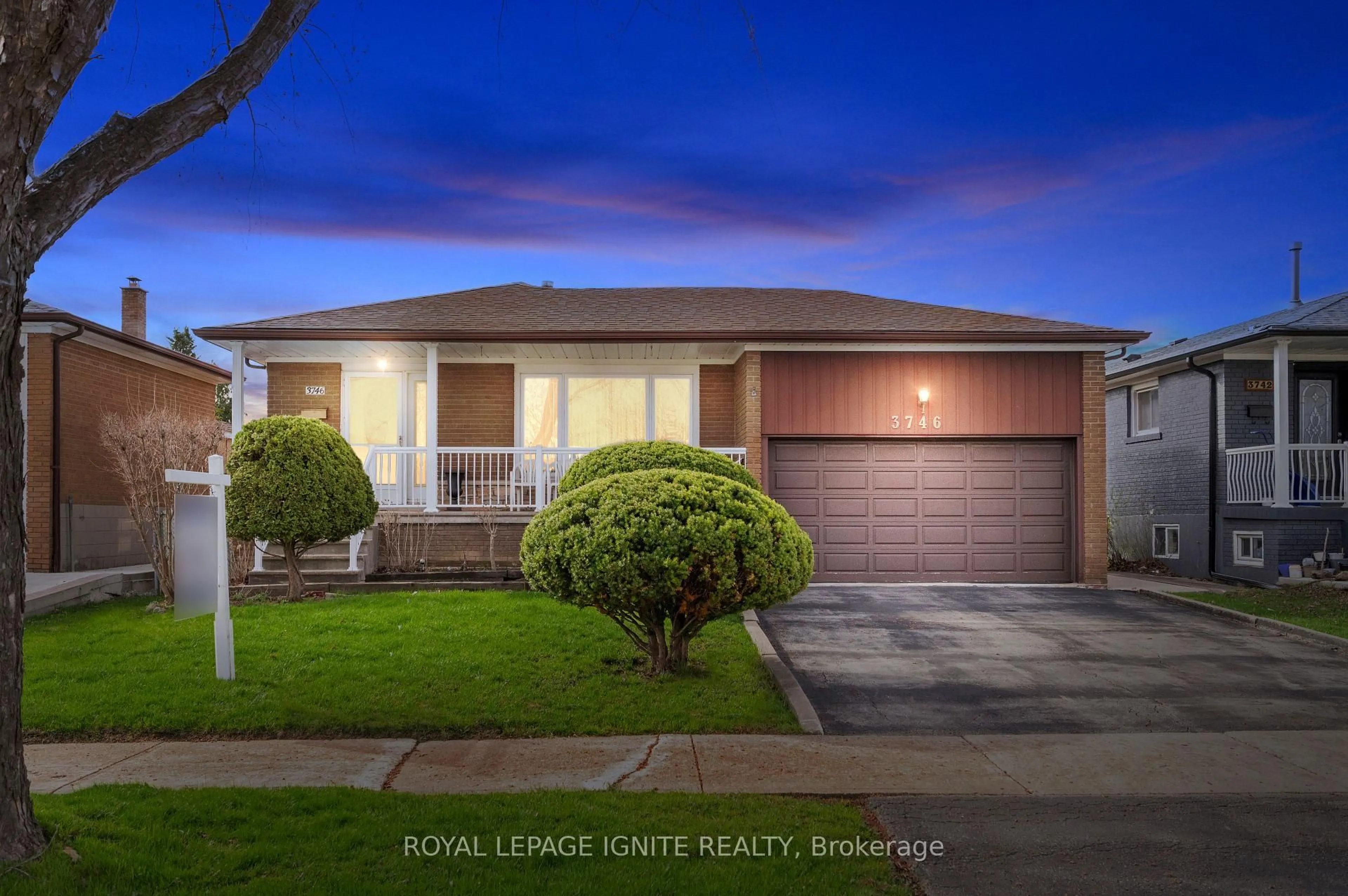 Home with vinyl exterior material, street for 3746 Teeswater Rd, Mississauga Ontario L4T 2A4