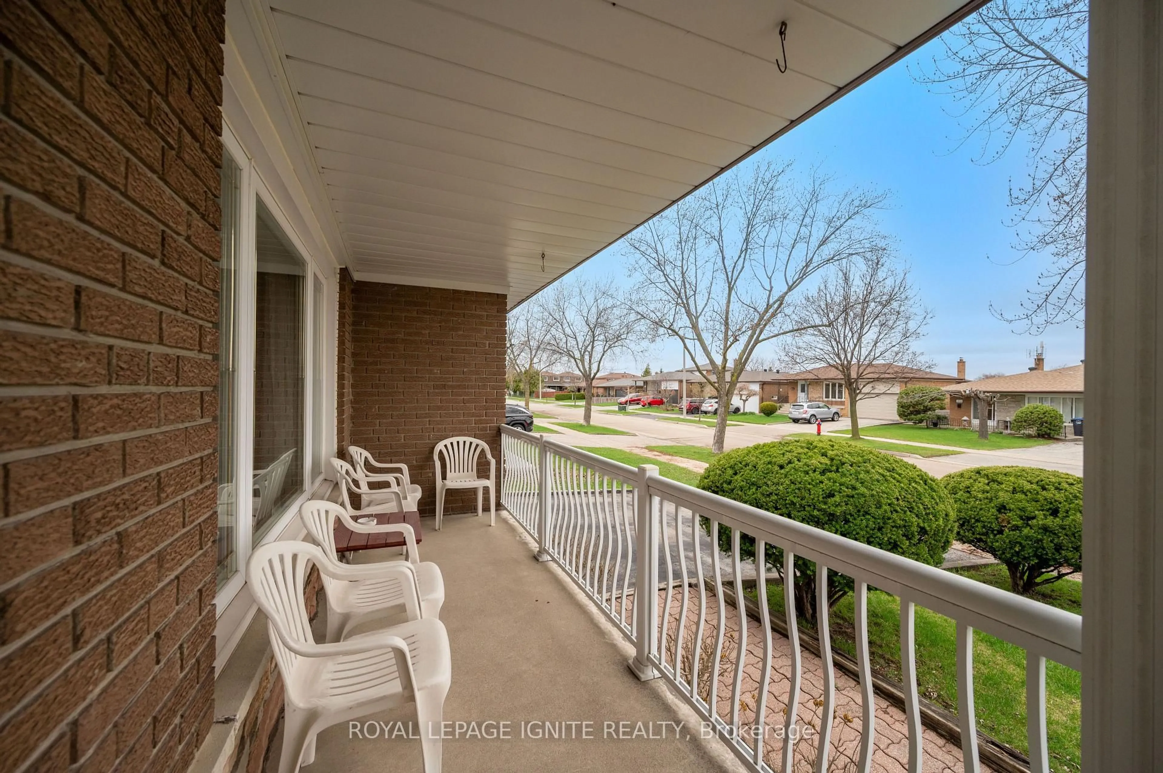 Patio, water/lake/river/ocean view for 3746 Teeswater Rd, Mississauga Ontario L4T 2A4