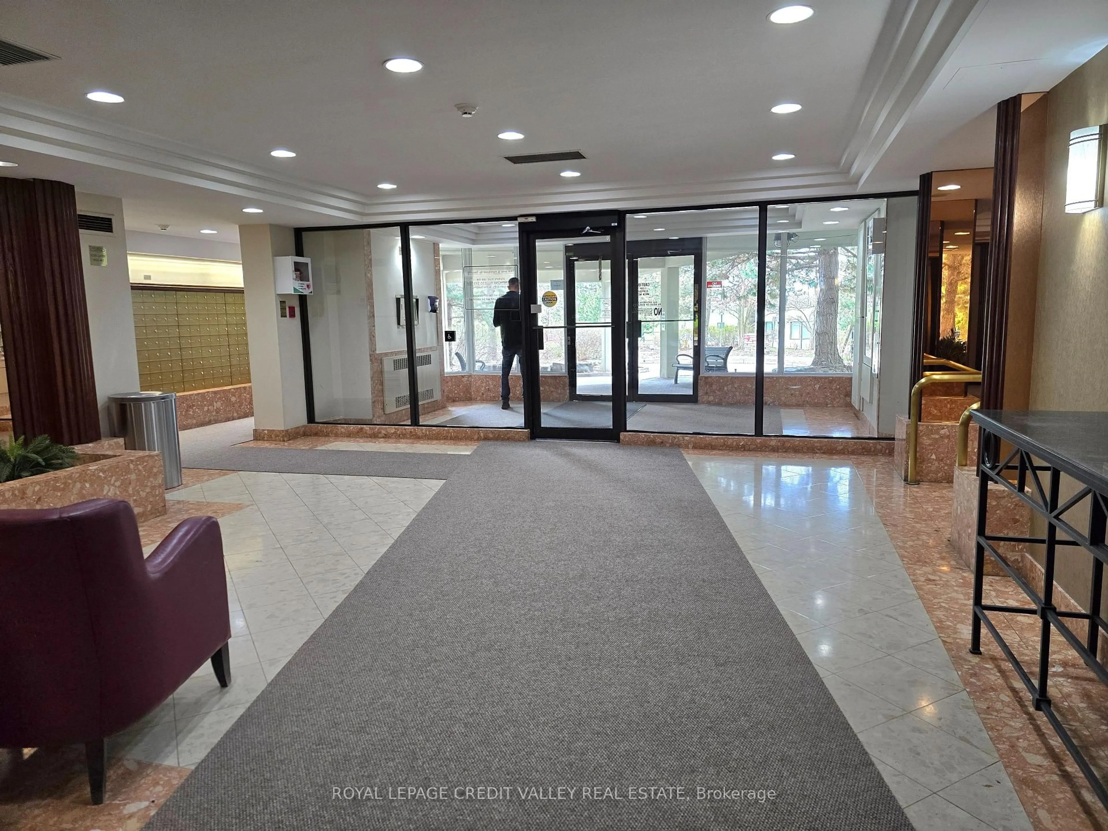 Lobby for 24 Hanover Rd #2101, Brampton Ontario L6S 5K8