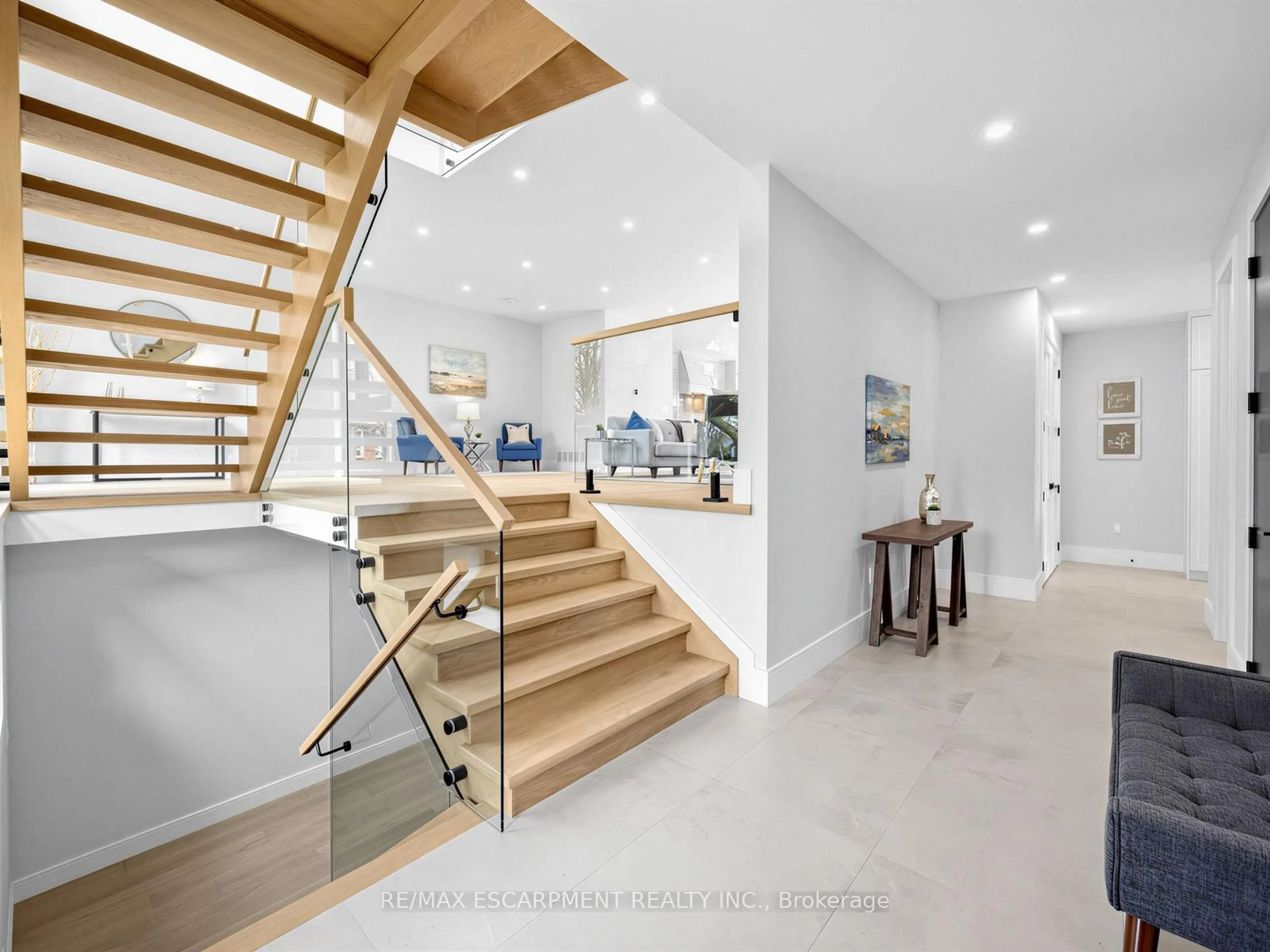 Stairs for 2488 Bridge Rd, Oakville Ontario L6L 2H2