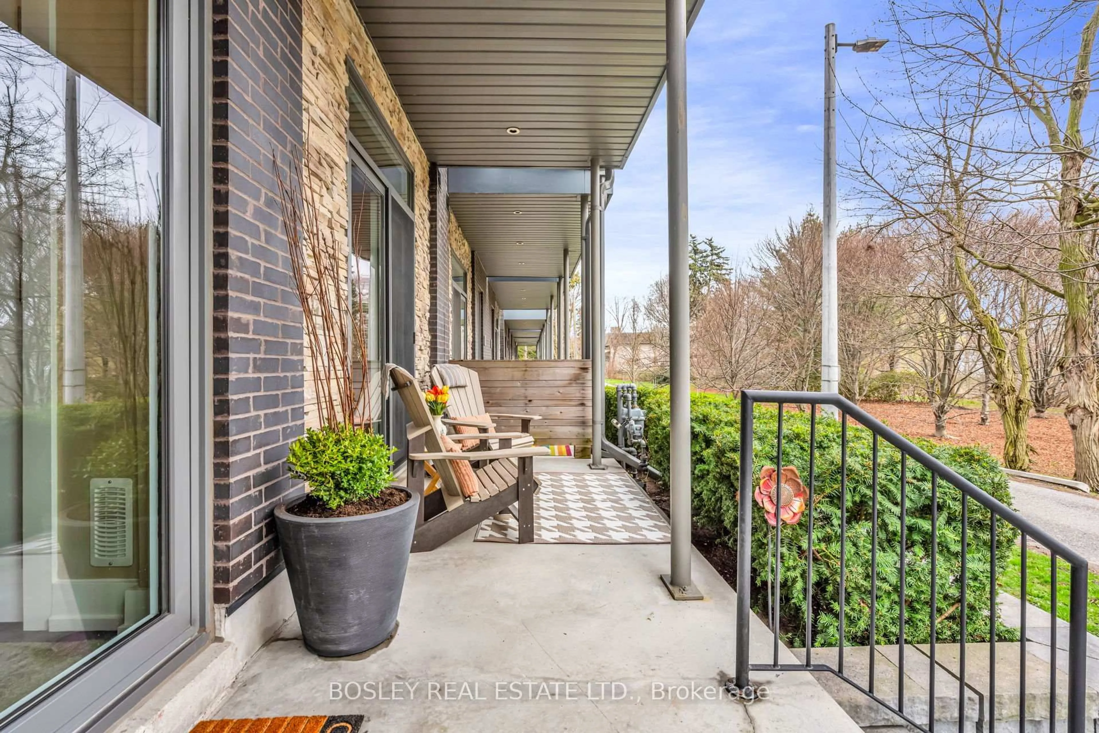 Patio, street for 29 Godfrey's Lane, Mississauga Ontario L5H 2T1