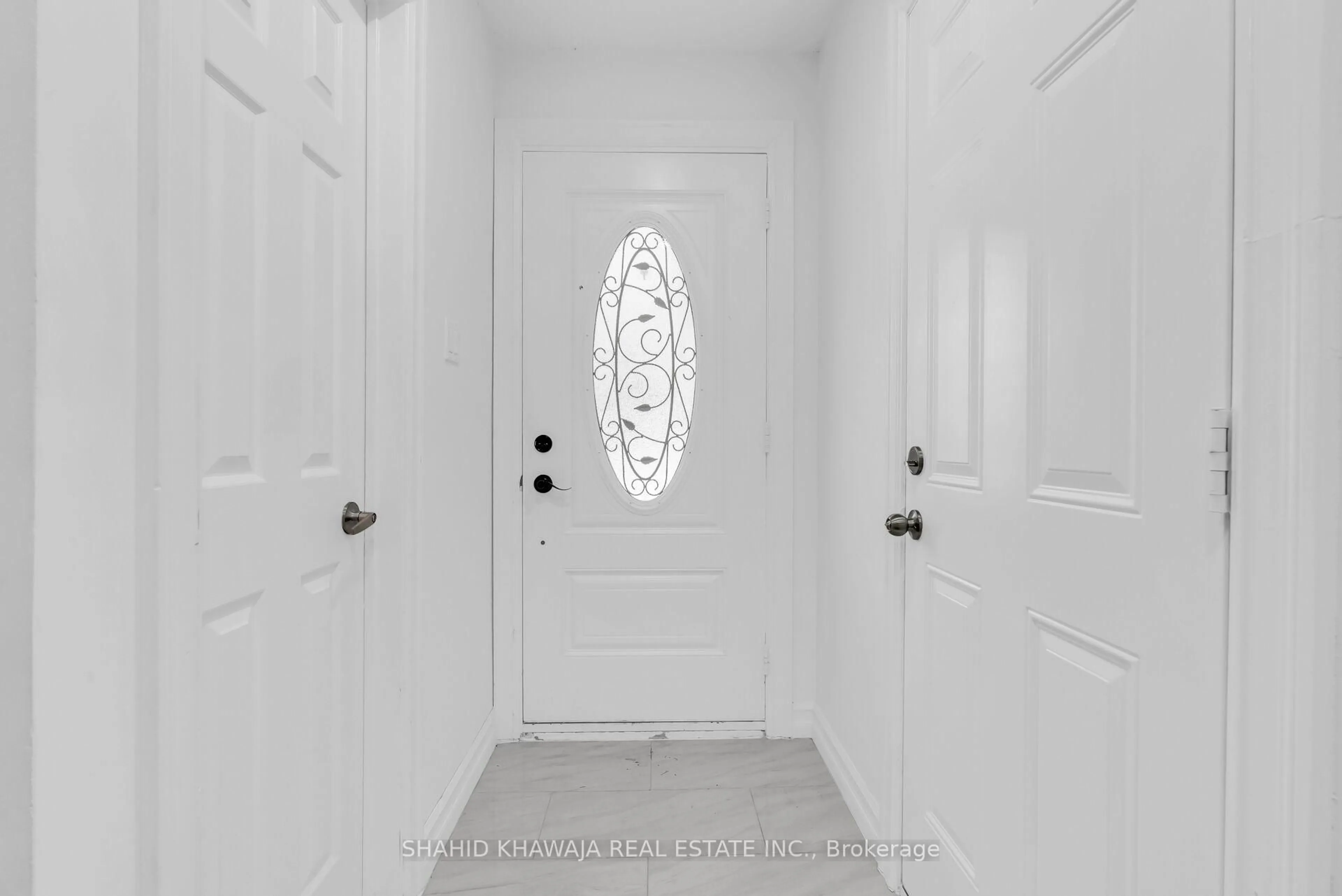 Indoor entryway for 6655 Ganymede Rd, Mississauga Ontario L5N 4V3