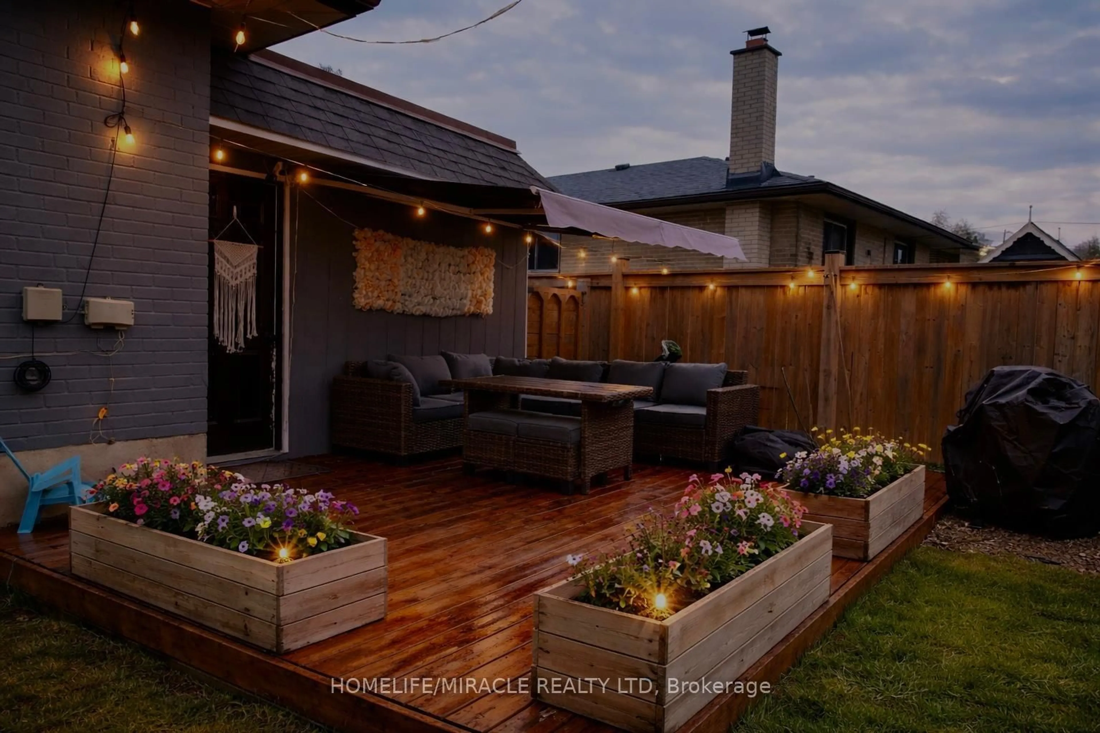 Patio, street for 403 Delrex Blvd, Halton Hills Ontario L7G 4H8