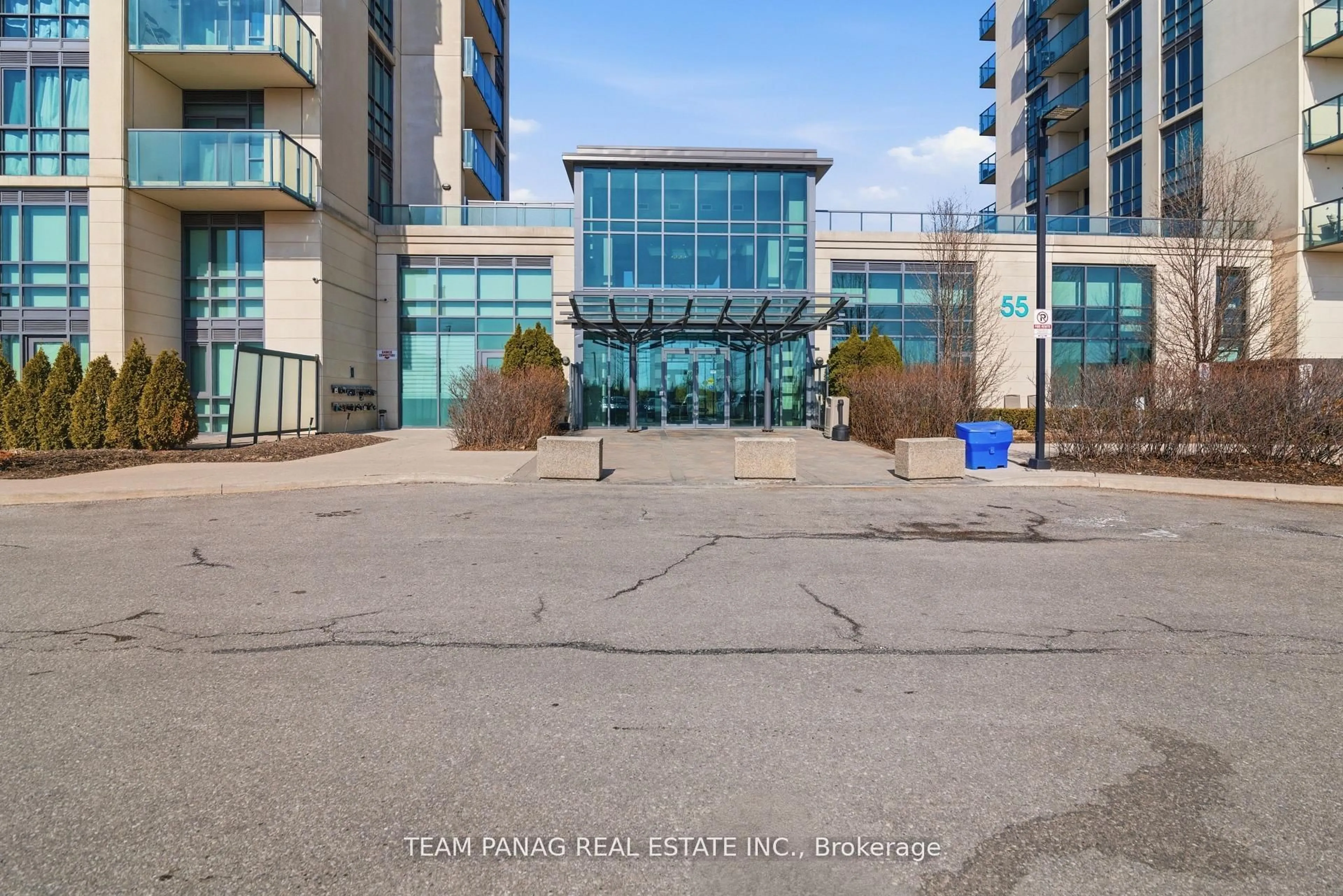 Indoor foyer for 45 Yorkland Blvd #209, Brampton Ontario L6P 4B4