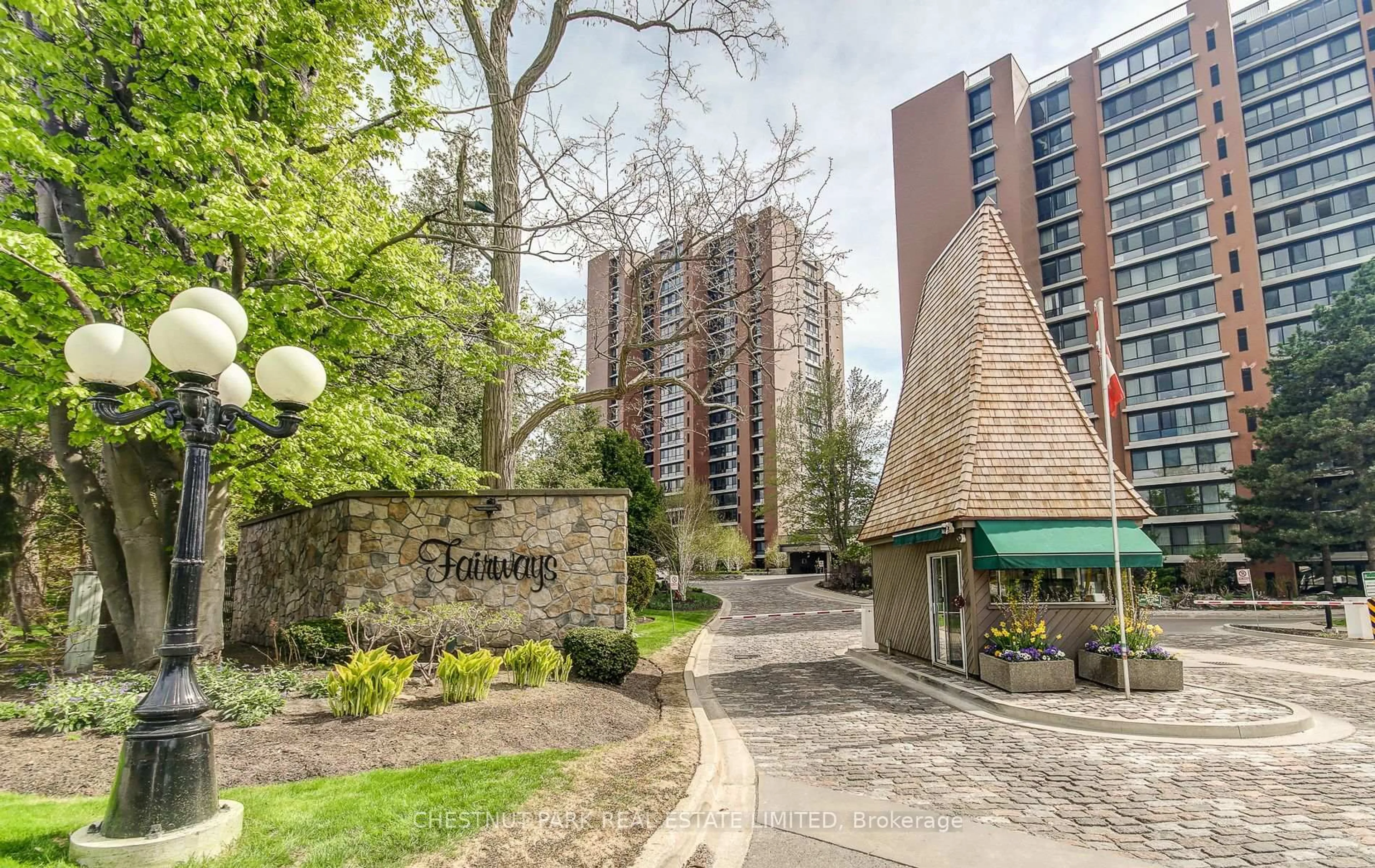 Patio, street for 1400 Dixie Rd #1410, Mississauga Ontario L5E 3E1