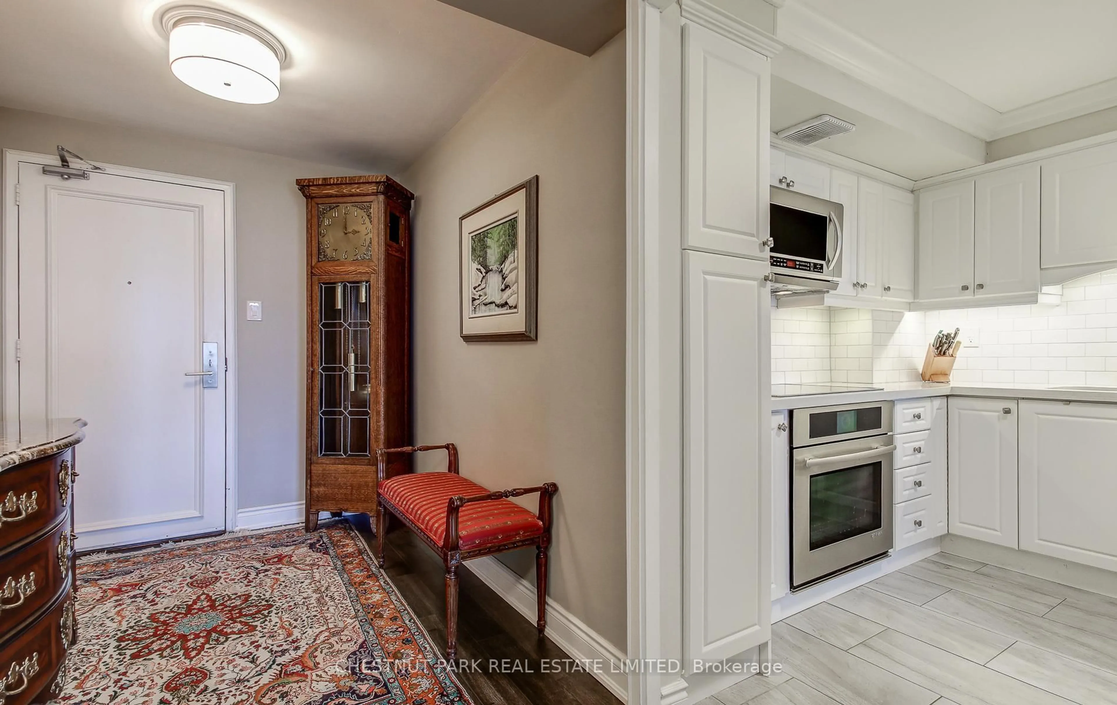 Indoor entryway for 1400 Dixie Rd #1410, Mississauga Ontario L5E 3E1