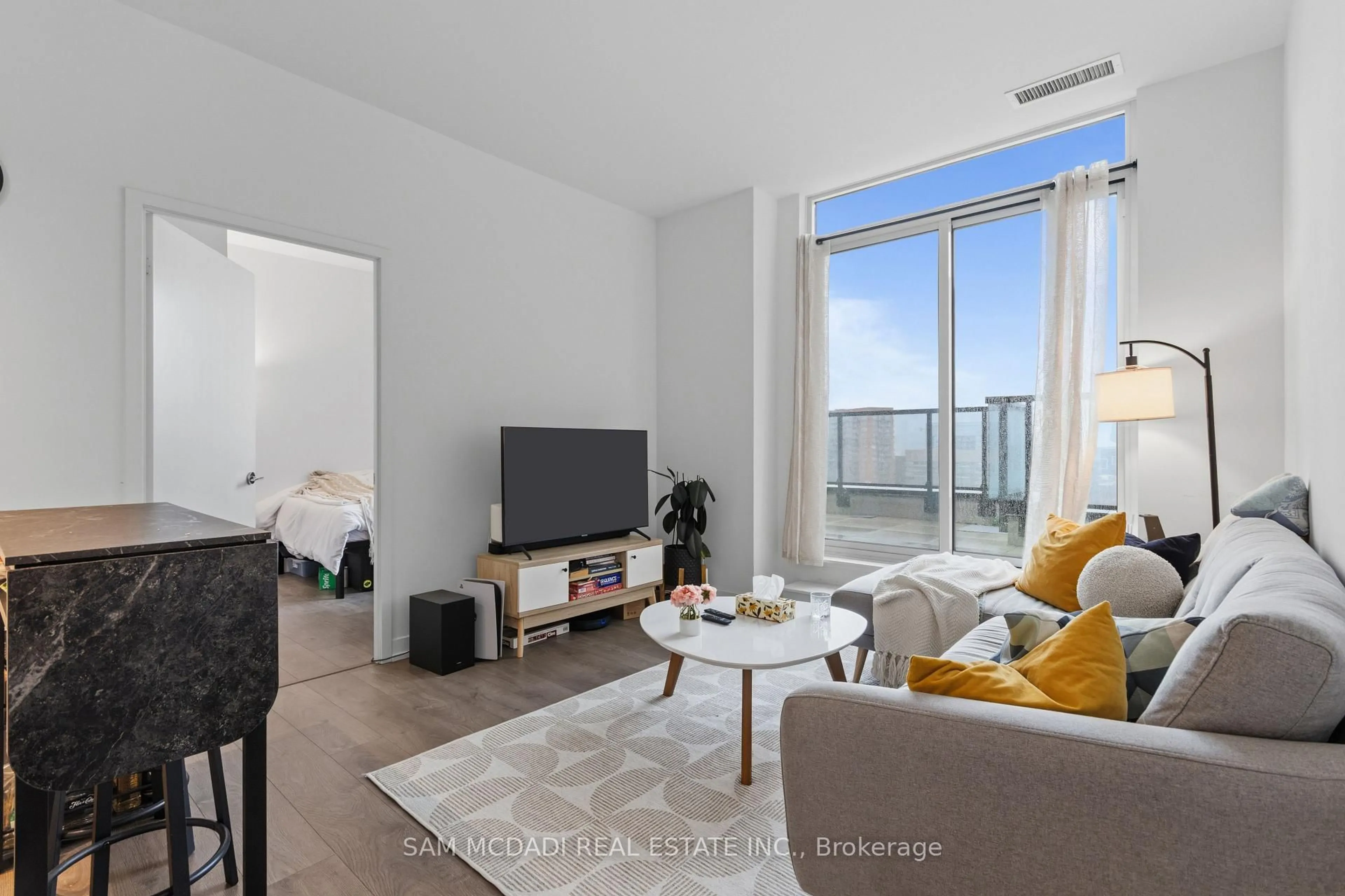 Living room with furniture, unknown for 270 Dufferin St #PH01, Toronto Ontario M6K 0H8