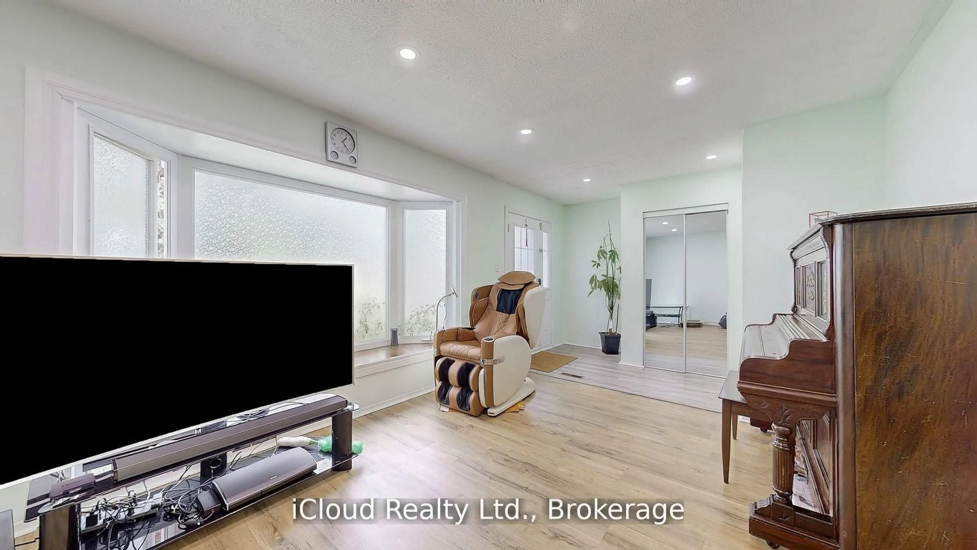 Unknown for 19 Flamingo Cres, Brampton Ontario L6T 2G4