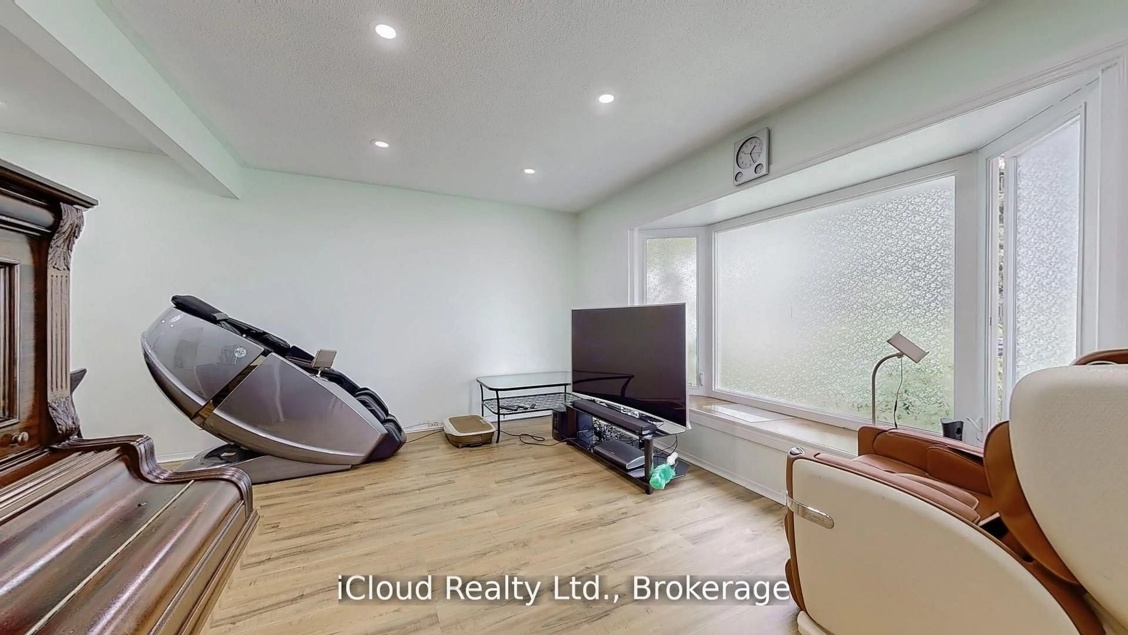 Unknown for 19 Flamingo Cres, Brampton Ontario L6T 2G4