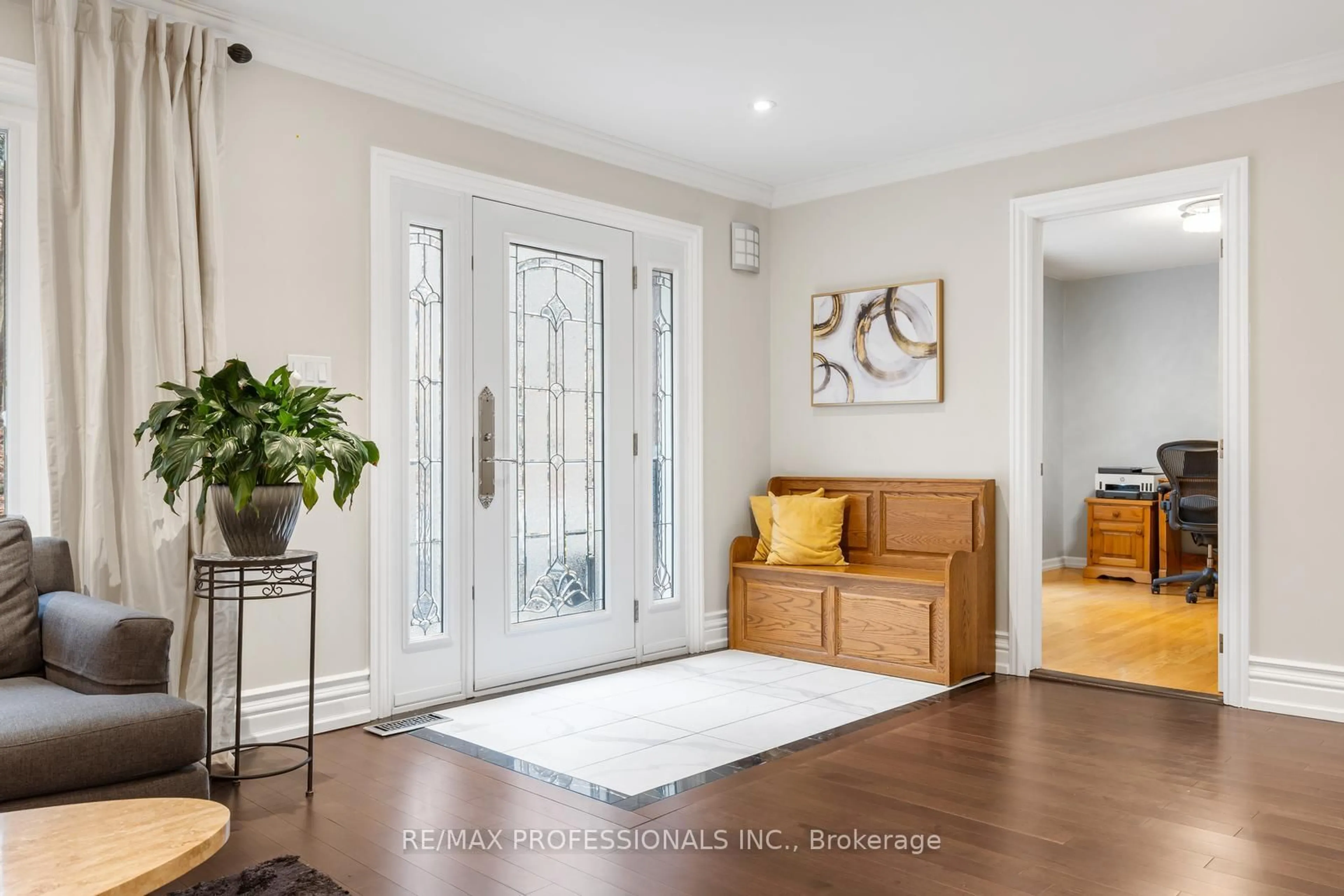 Indoor entryway for 164 Morningside Ave, Toronto Ontario M6S 1E3