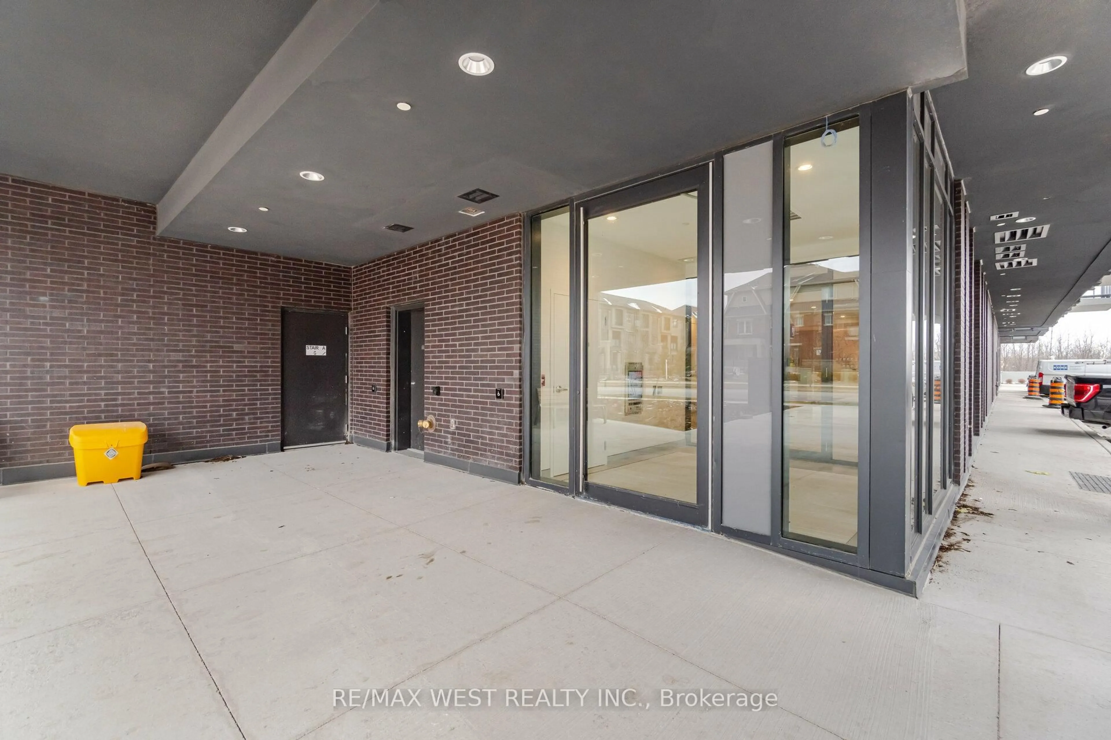 Indoor foyer for 225 Veterans Dr #501, Brampton Ontario L7A 0B6