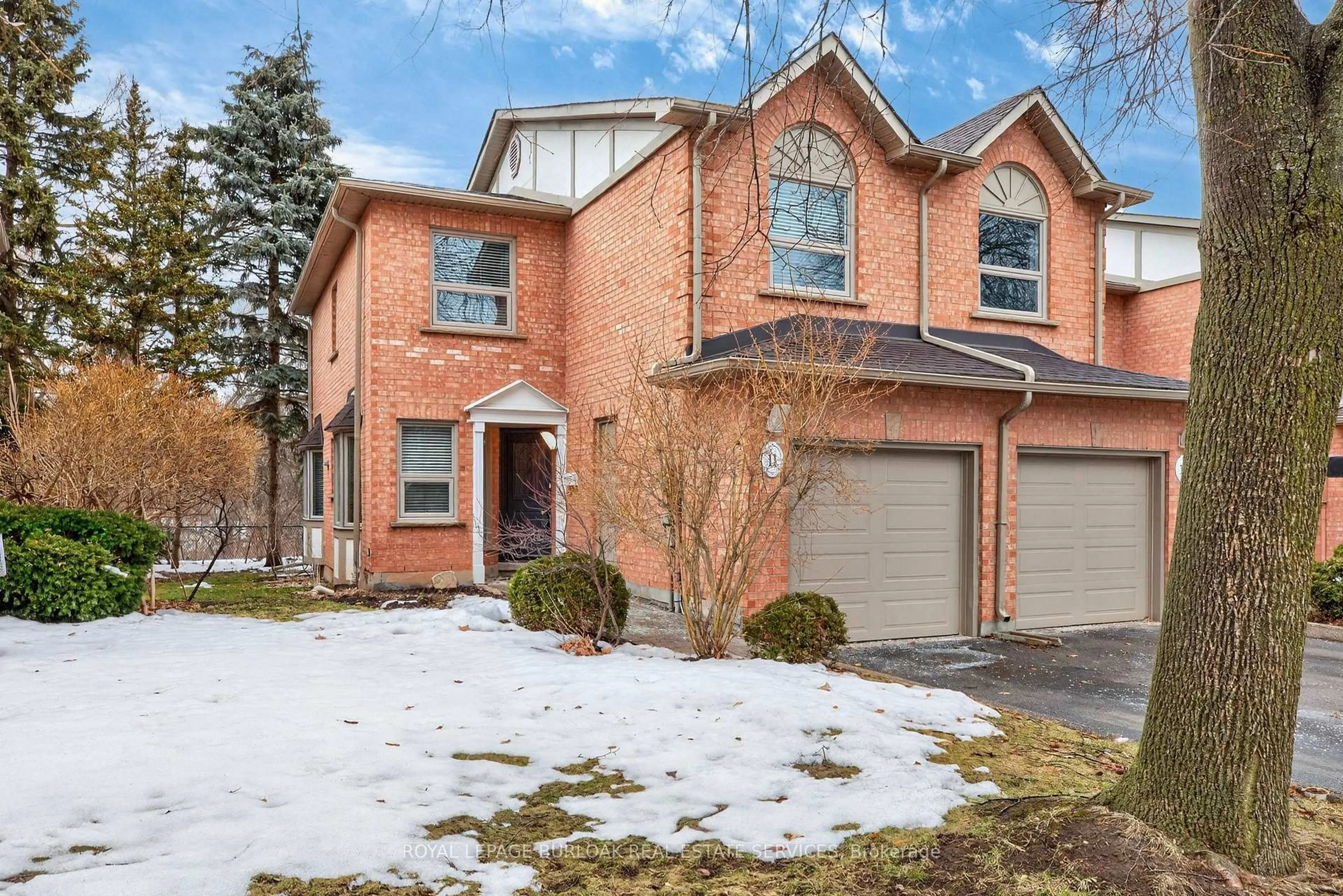Home with brick exterior material, street for 2065 Sixth Line #11, Oakville Ontario L6H 5R8