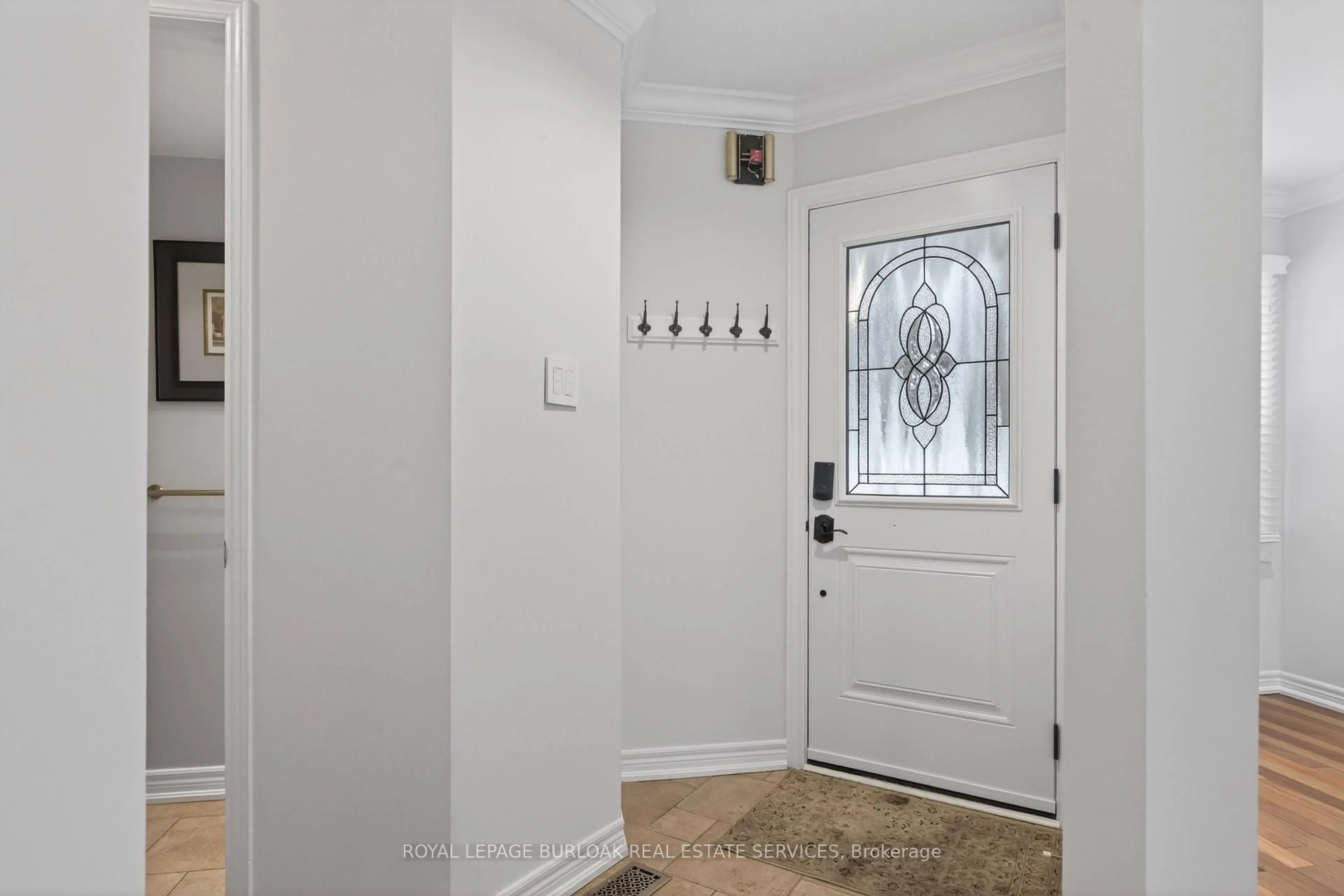 Indoor entryway for 2065 Sixth Line #11, Oakville Ontario L6H 5R8