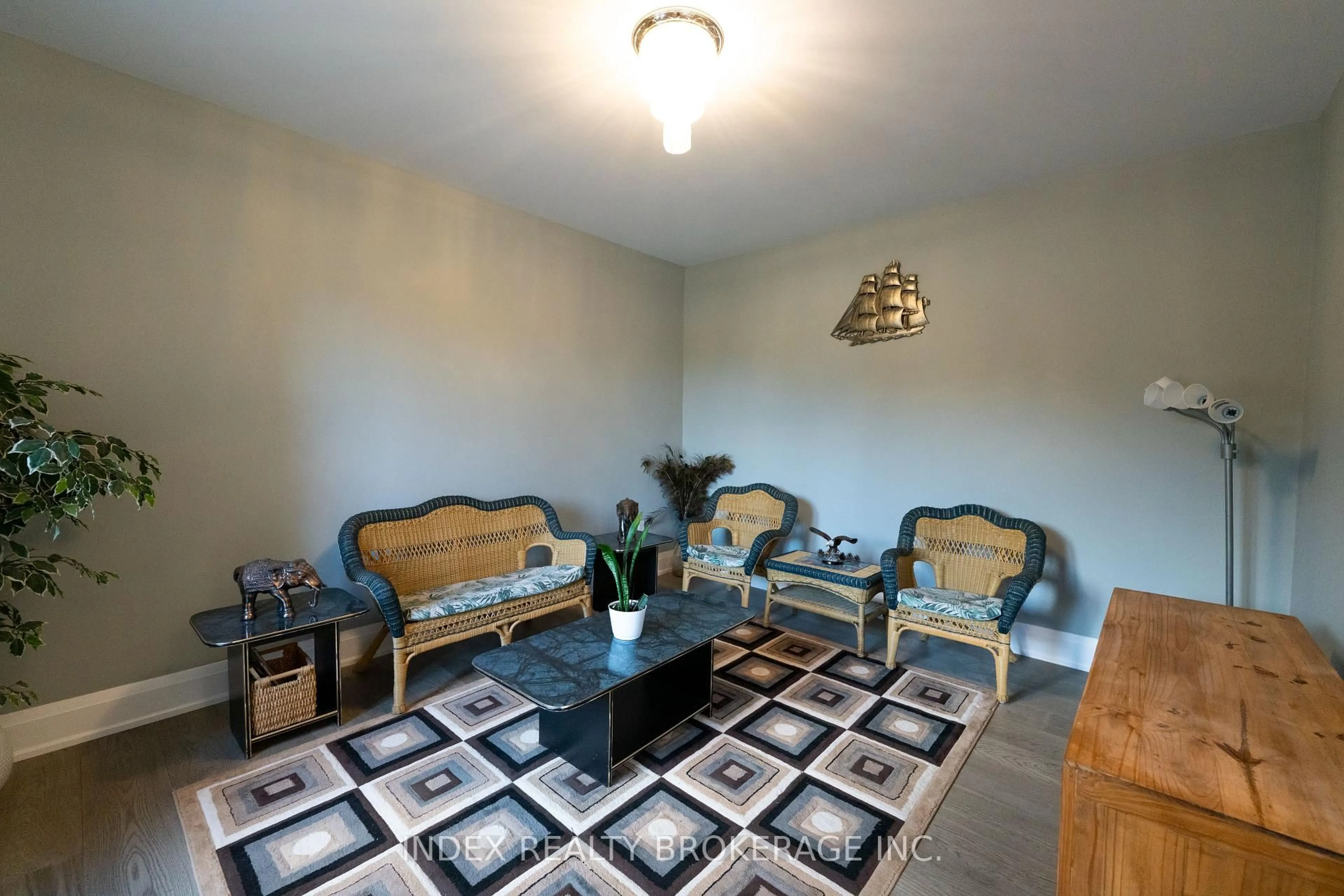 Living room with furniture, unknown for 20 Glassford Crt, Caledon Ontario L7K 0K7