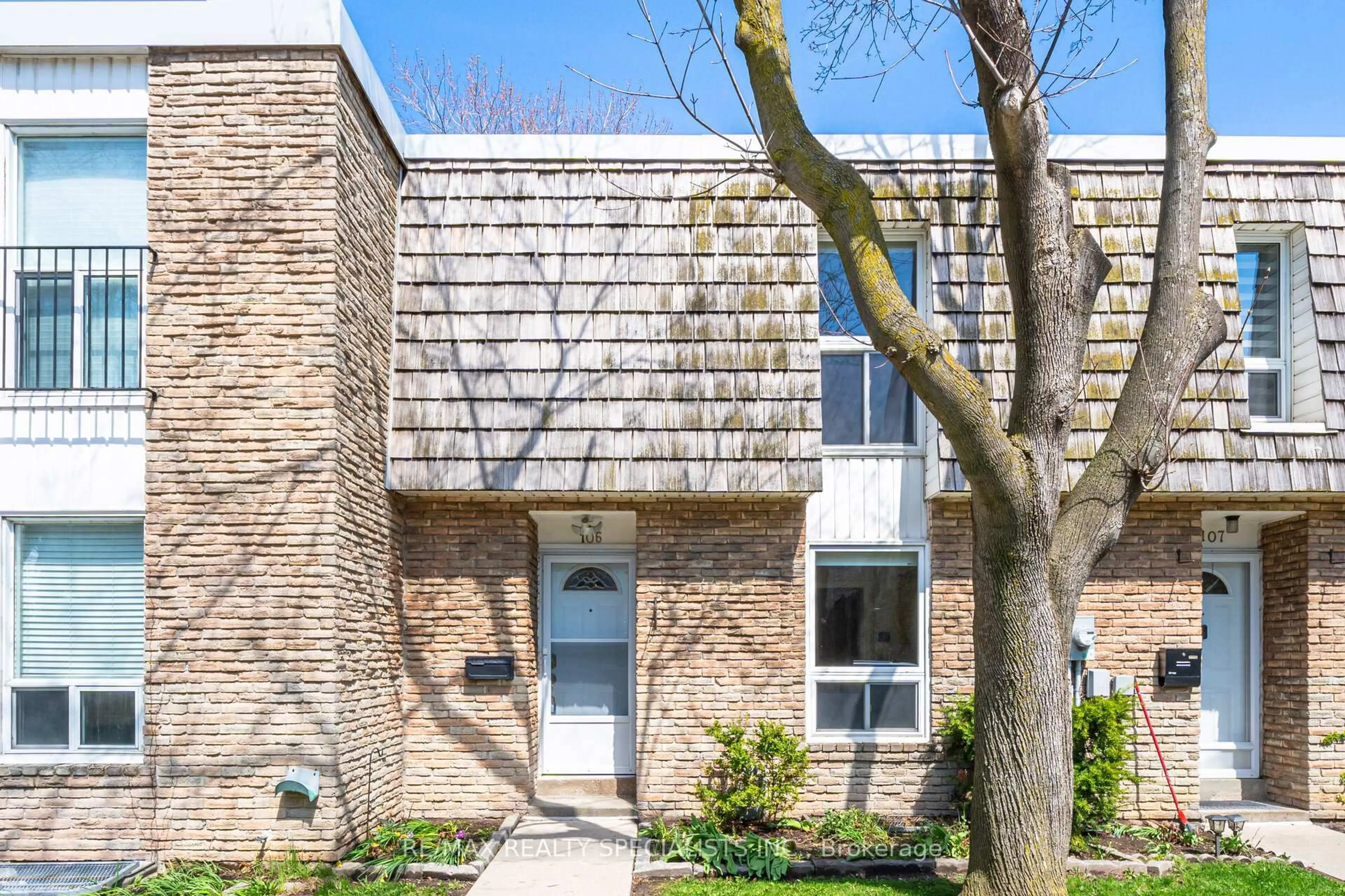 Home with brick exterior material, street for 701 Burnhamthorpe Rd #106, Toronto Ontario M9C 2Z6