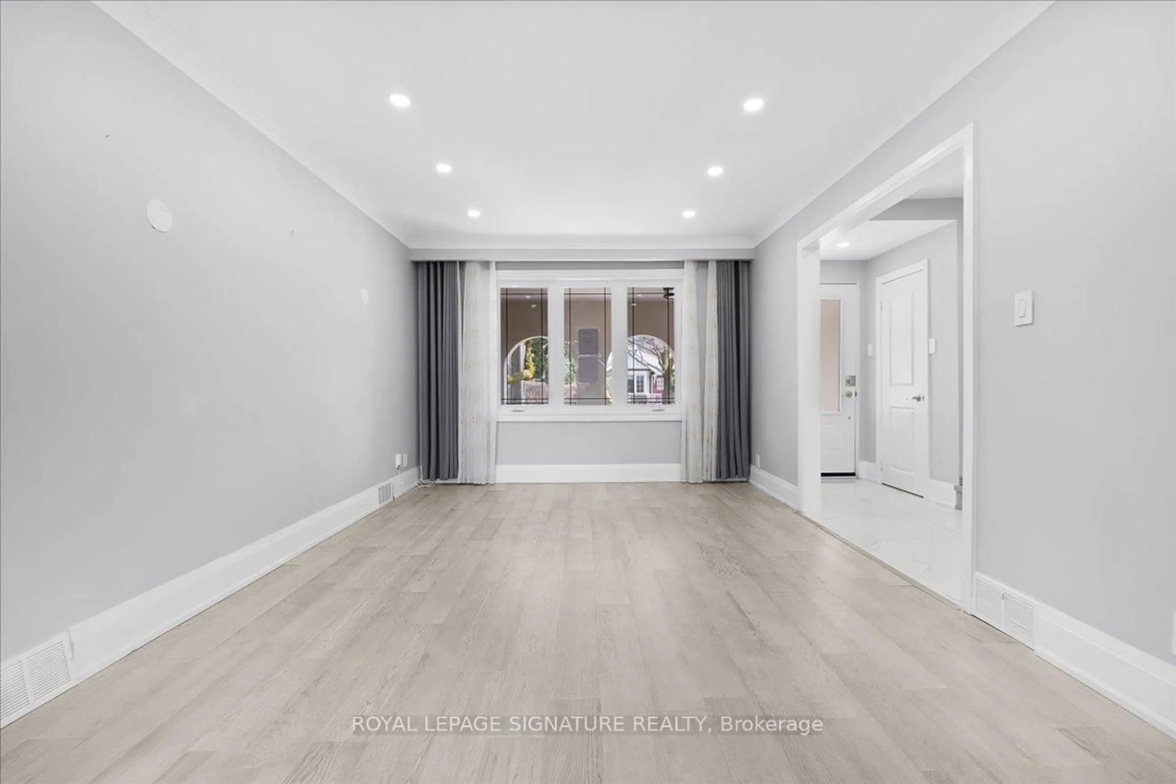 Indoor entryway for 90A Bicknell Ave, Toronto Ontario M6M 4G7