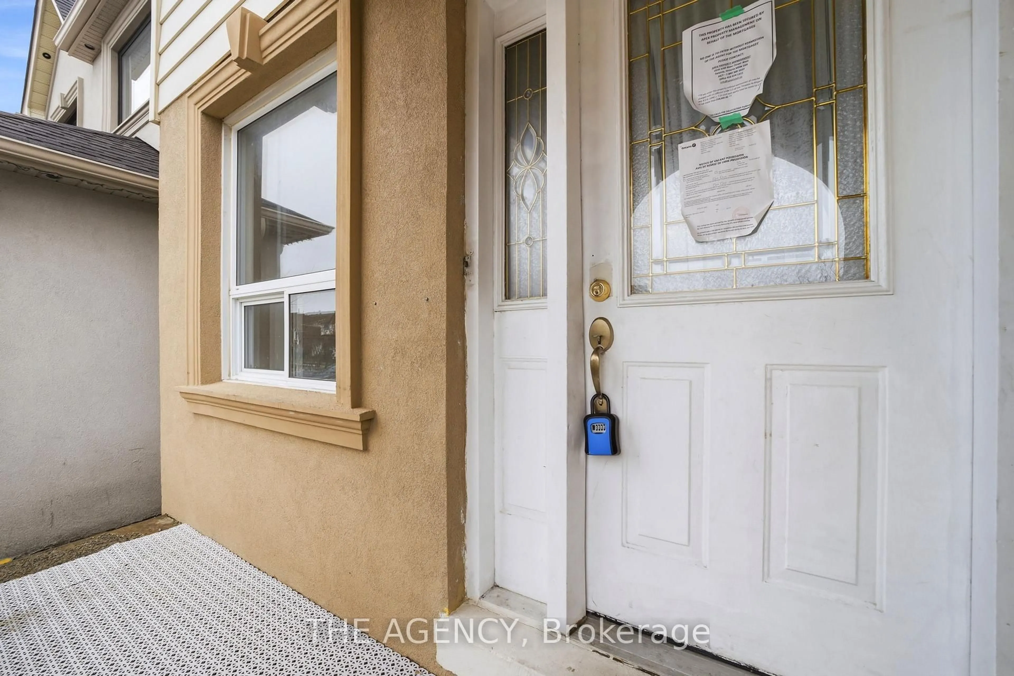 Indoor entryway for 416 Hansen Rd, Brampton Ontario L6V 3P7