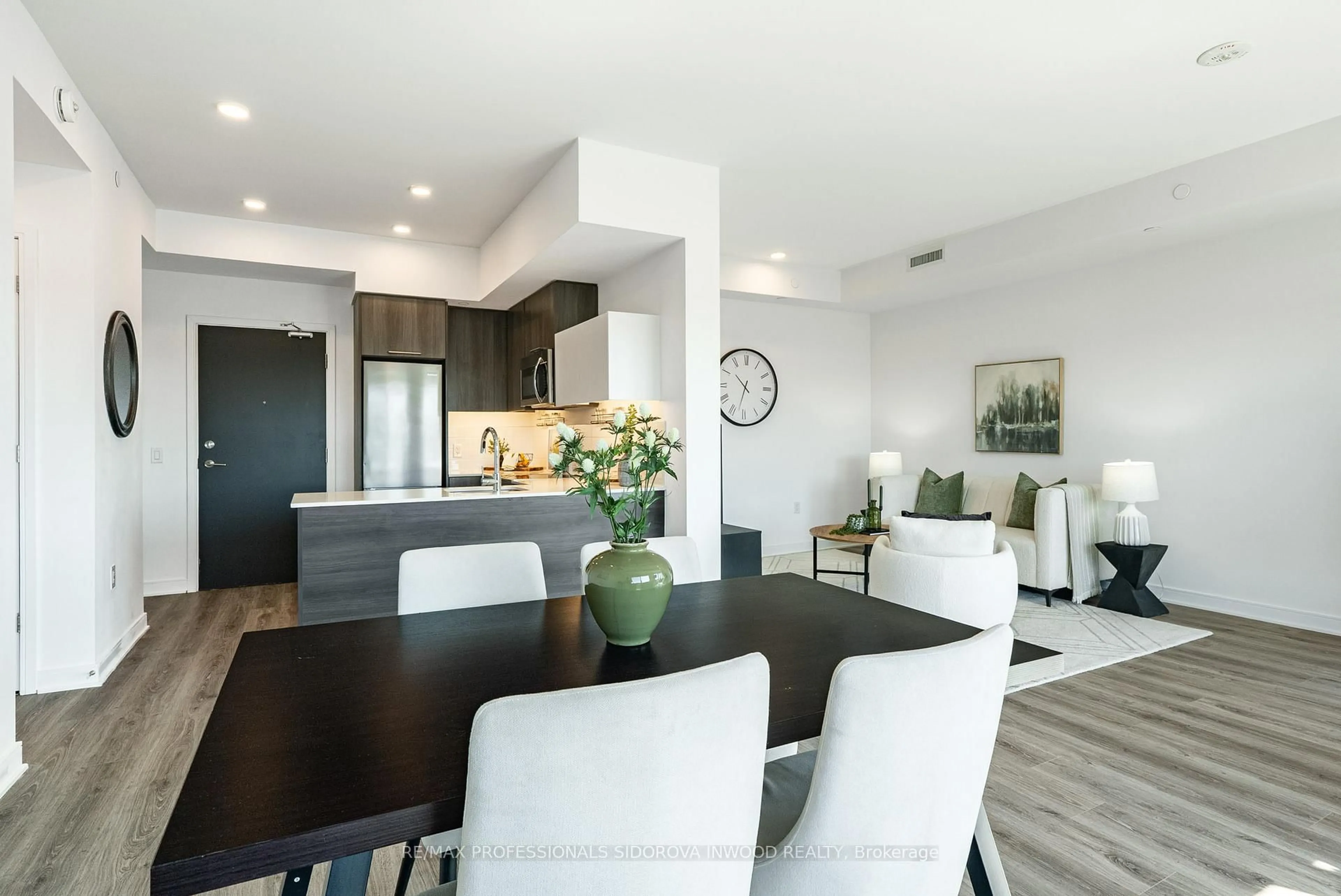 Open concept kitchen, wood/laminate floor for 25 Neighbourhood Lane #905, Toronto Ontario M8Y 0C3