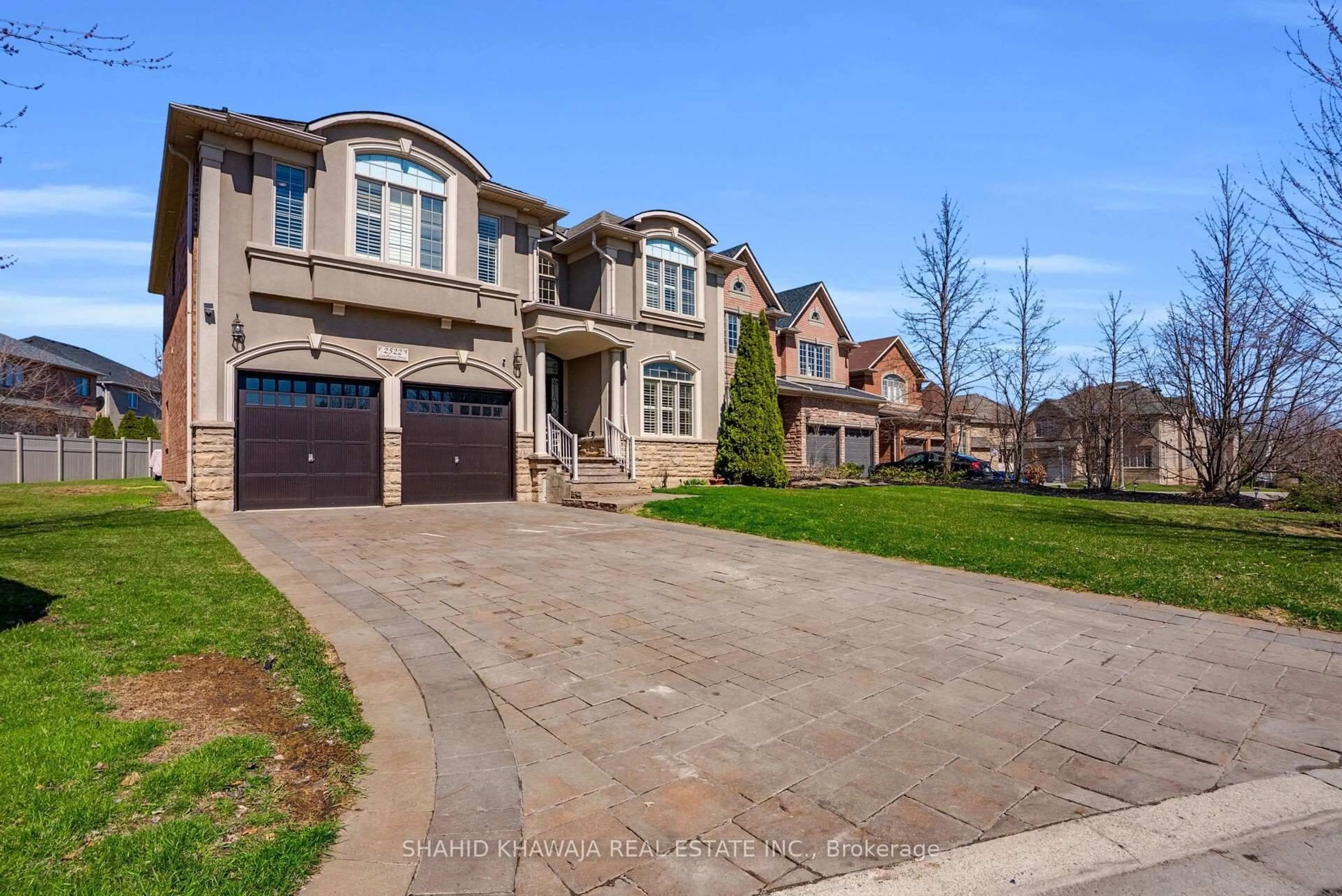 Home with brick exterior material, street for 2522 Lyndhurst Dr, Oakville Ontario L6H 7W3