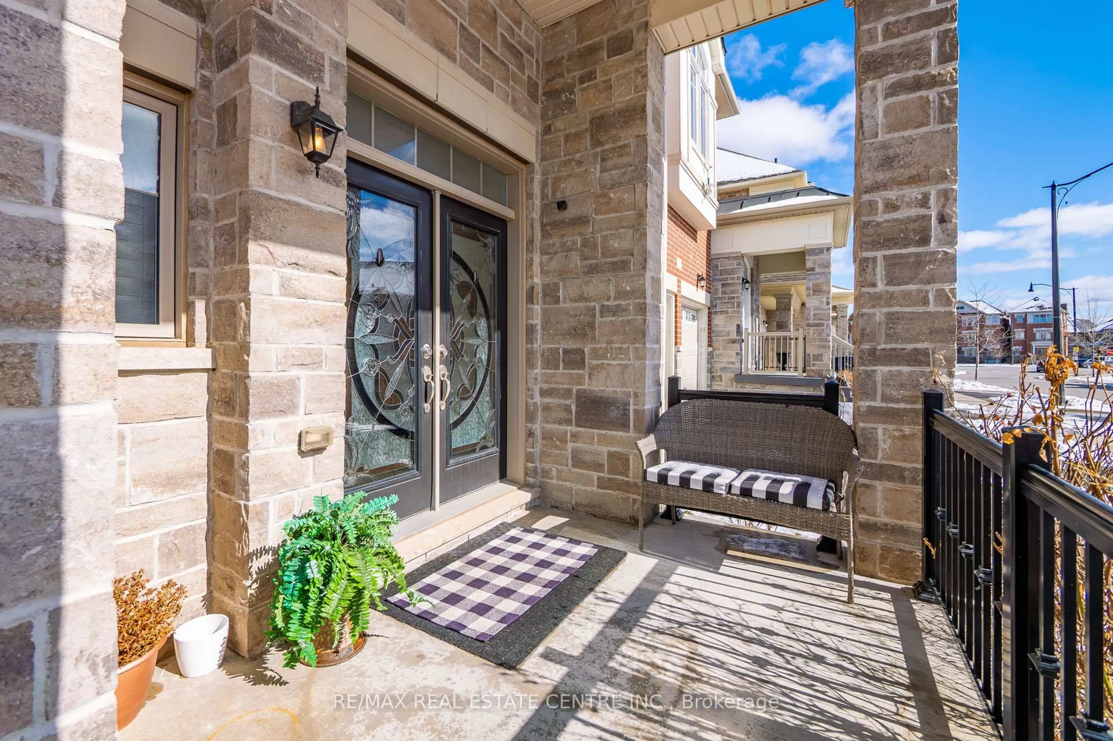 Indoor entryway for 15 Provost Tr, Brampton Ontario L6Y 6E7