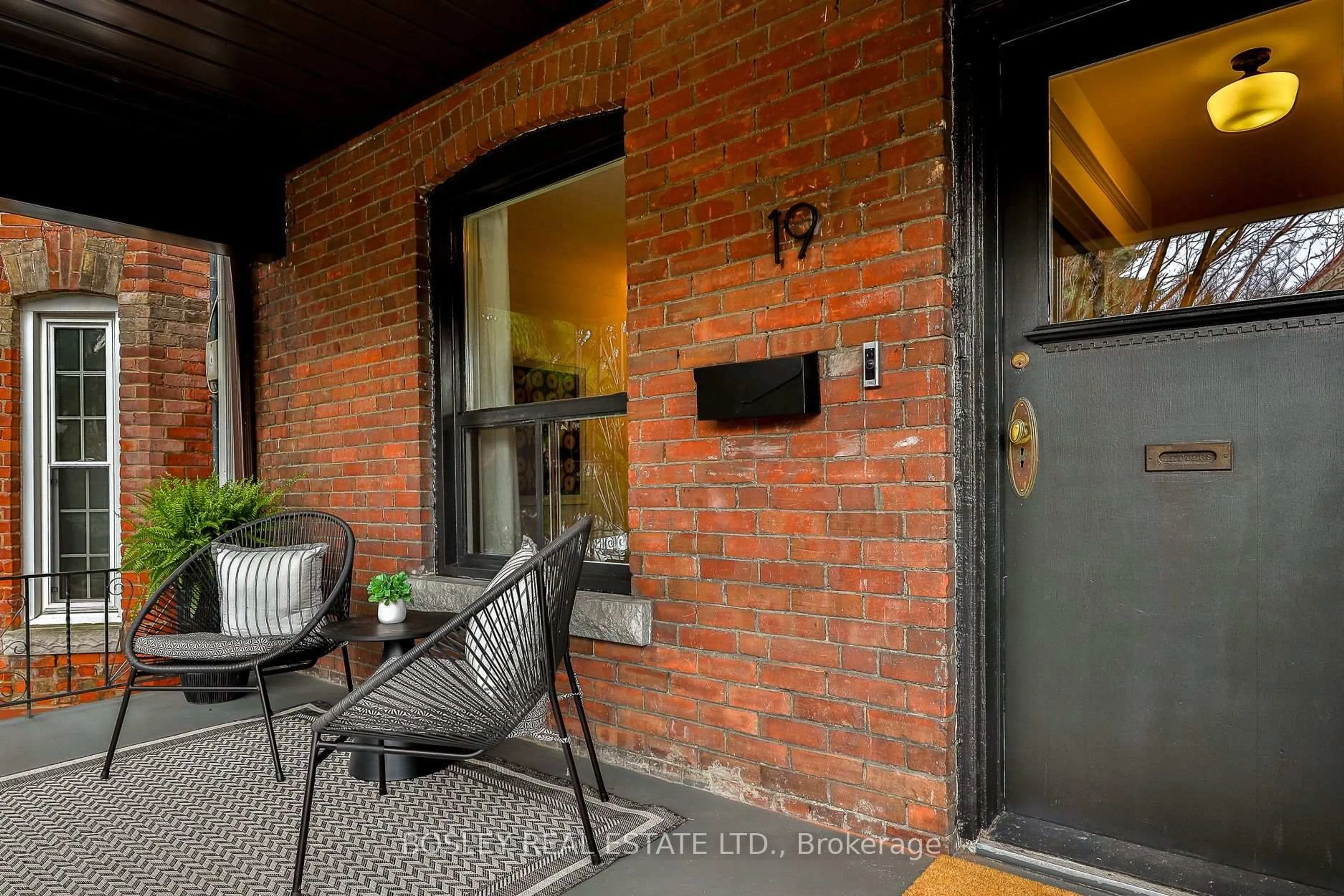 Patio, street for 19 Fern Ave, Toronto Ontario M6R 1J9
