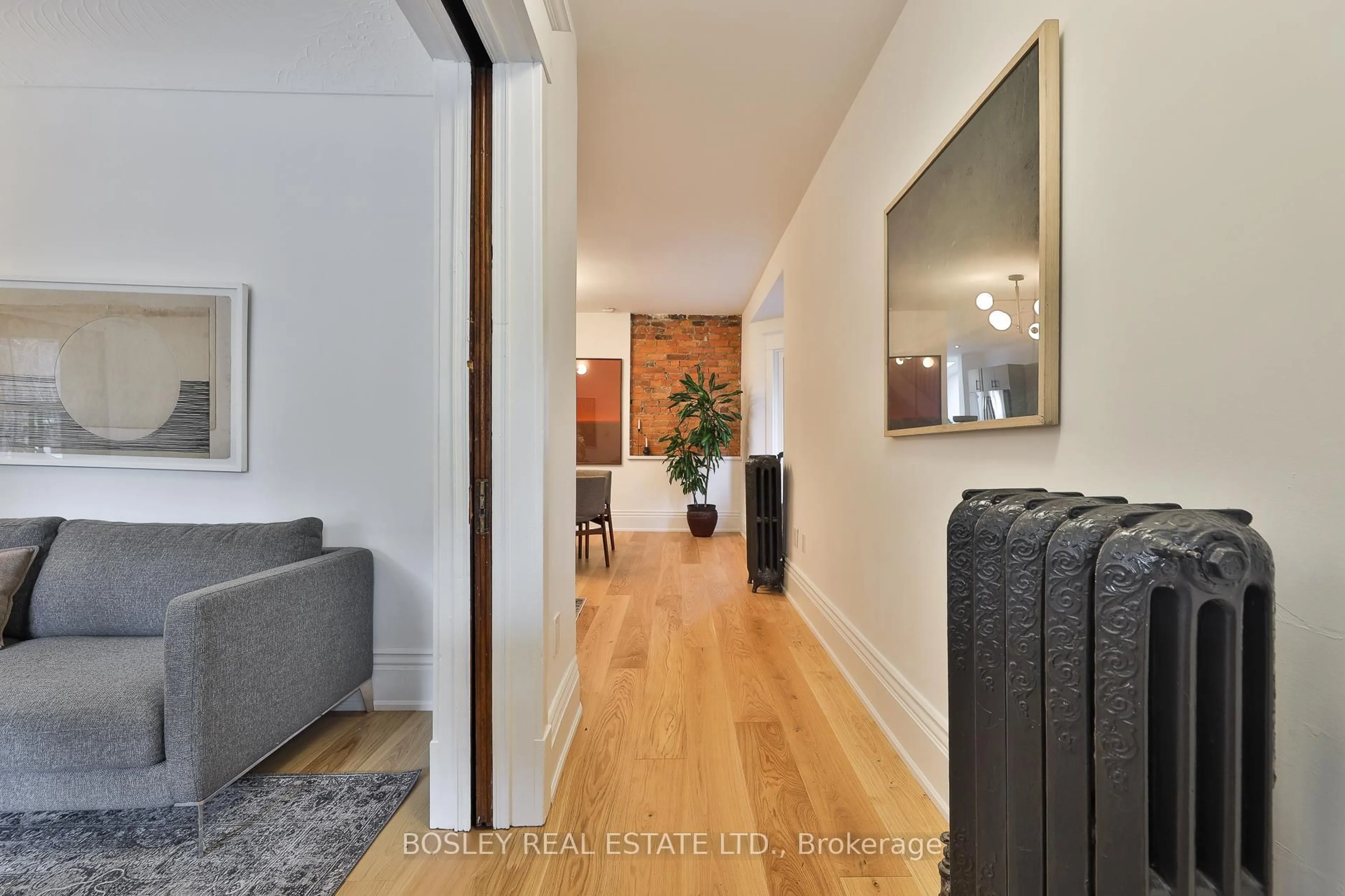 Indoor entryway for 19 Fern Ave, Toronto Ontario M6R 1J9