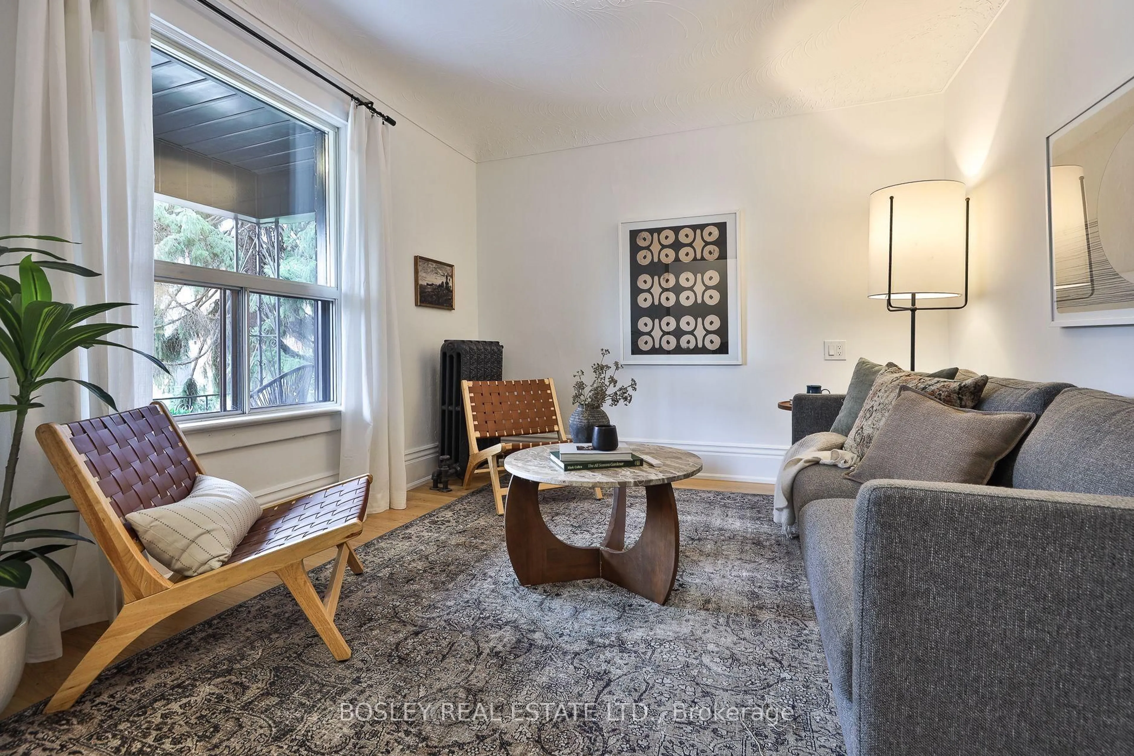 Living room with furniture, unknown for 19 Fern Ave, Toronto Ontario M6R 1J9