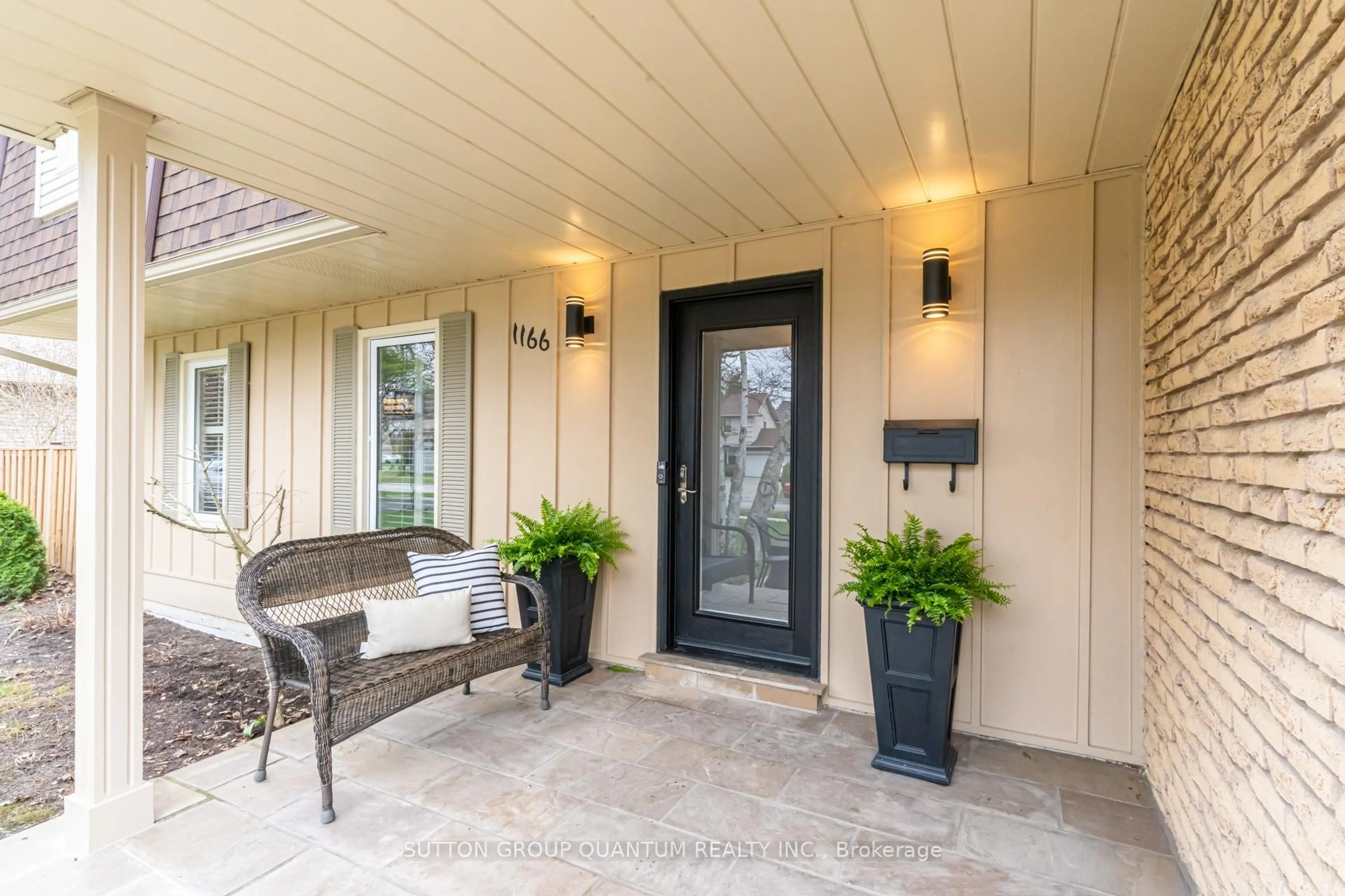 Indoor entryway for 1166 Geran Cres, Mississauga Ontario L5H 3R5