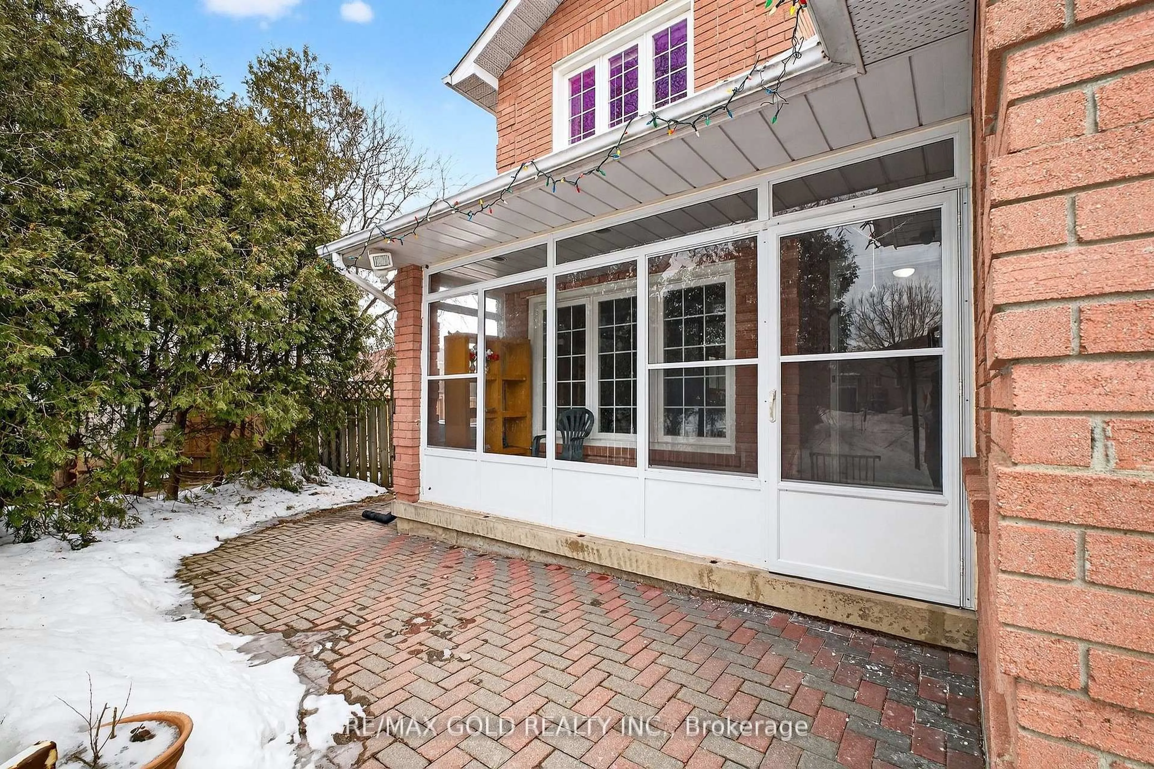 Home with brick exterior material, street for 16 Rodwell Crt, Brampton Ontario L6Y 4G7