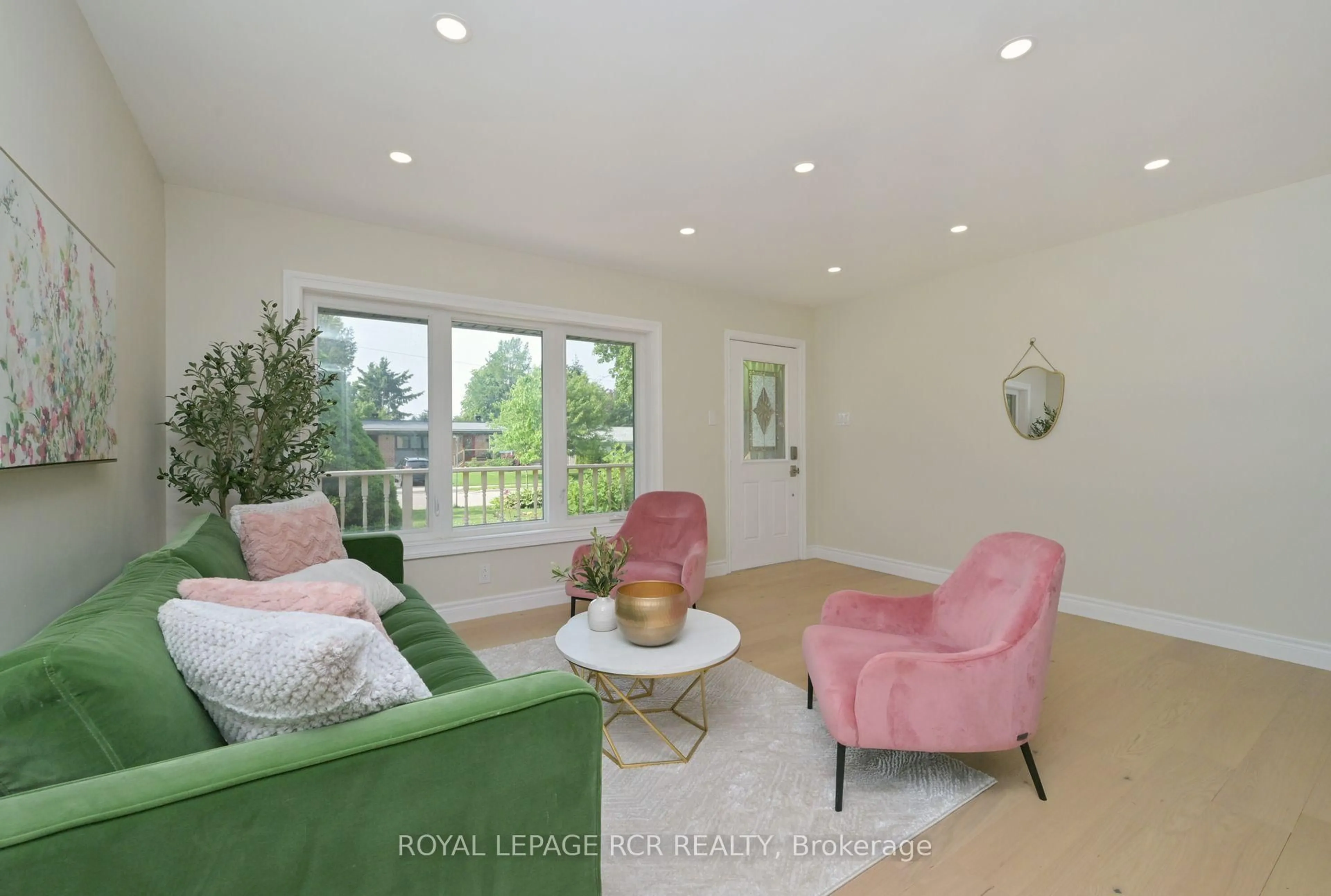 Living room with furniture, wood/laminate floor for 218 Elizabeth St, Orangeville Ontario L9W 1C8