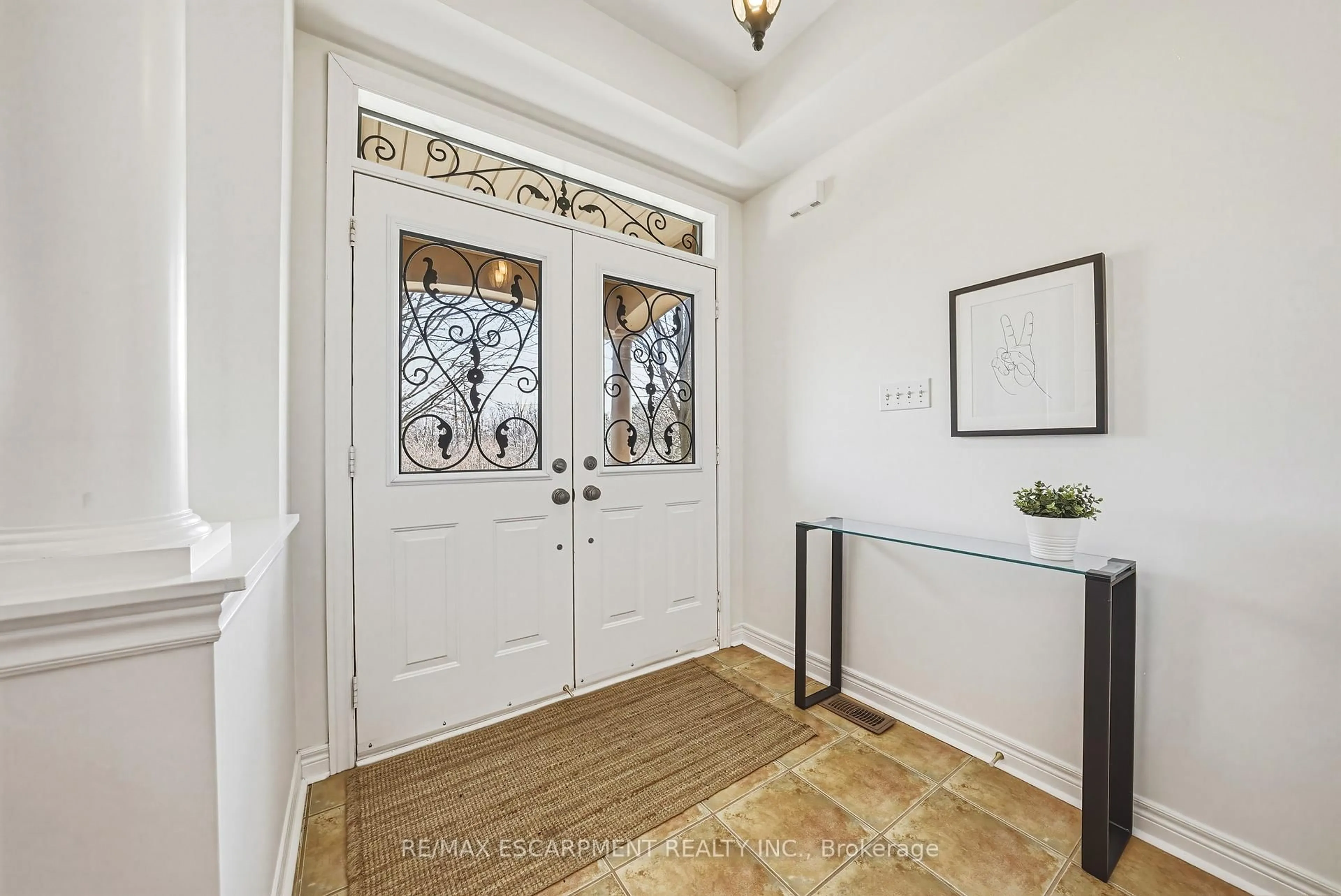 Indoor entryway for 125 Creek Path Ave, Oakville Ontario L6L 6T3