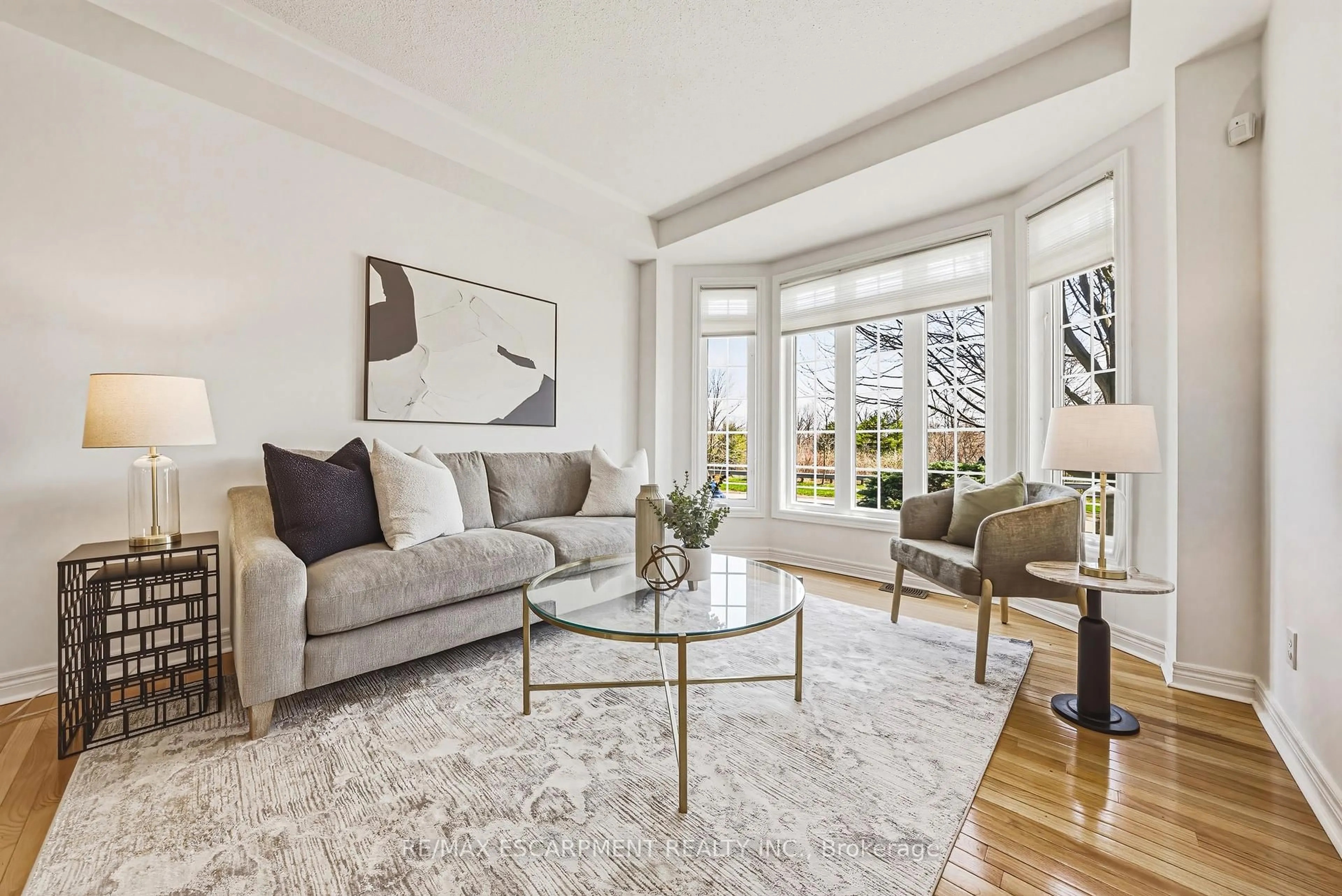 Living room with furniture, unknown for 125 Creek Path Ave, Oakville Ontario L6L 6T3