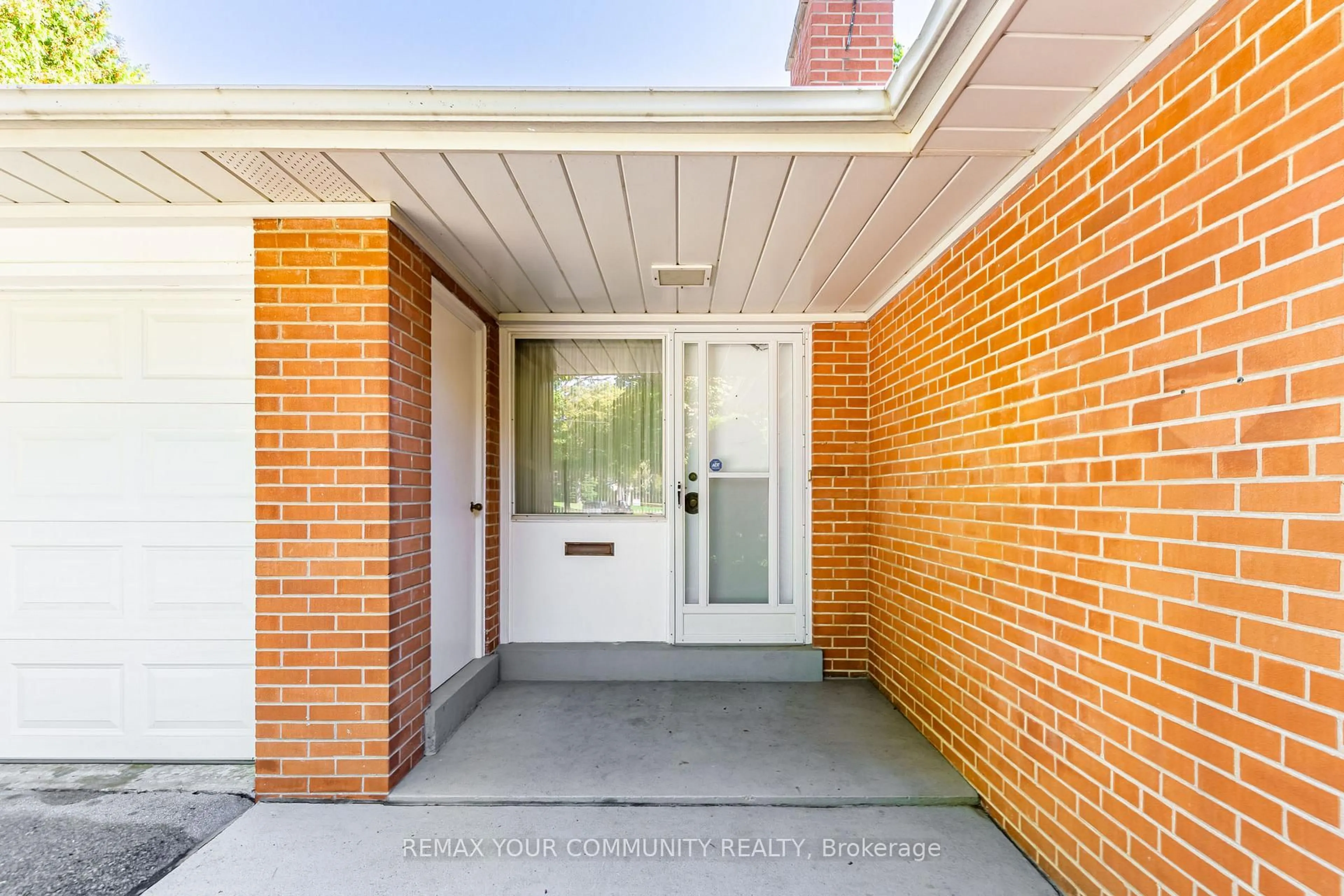 Home with brick exterior material, street for 628 Shenandoah Dr, Mississauga Ontario L5H 1V9