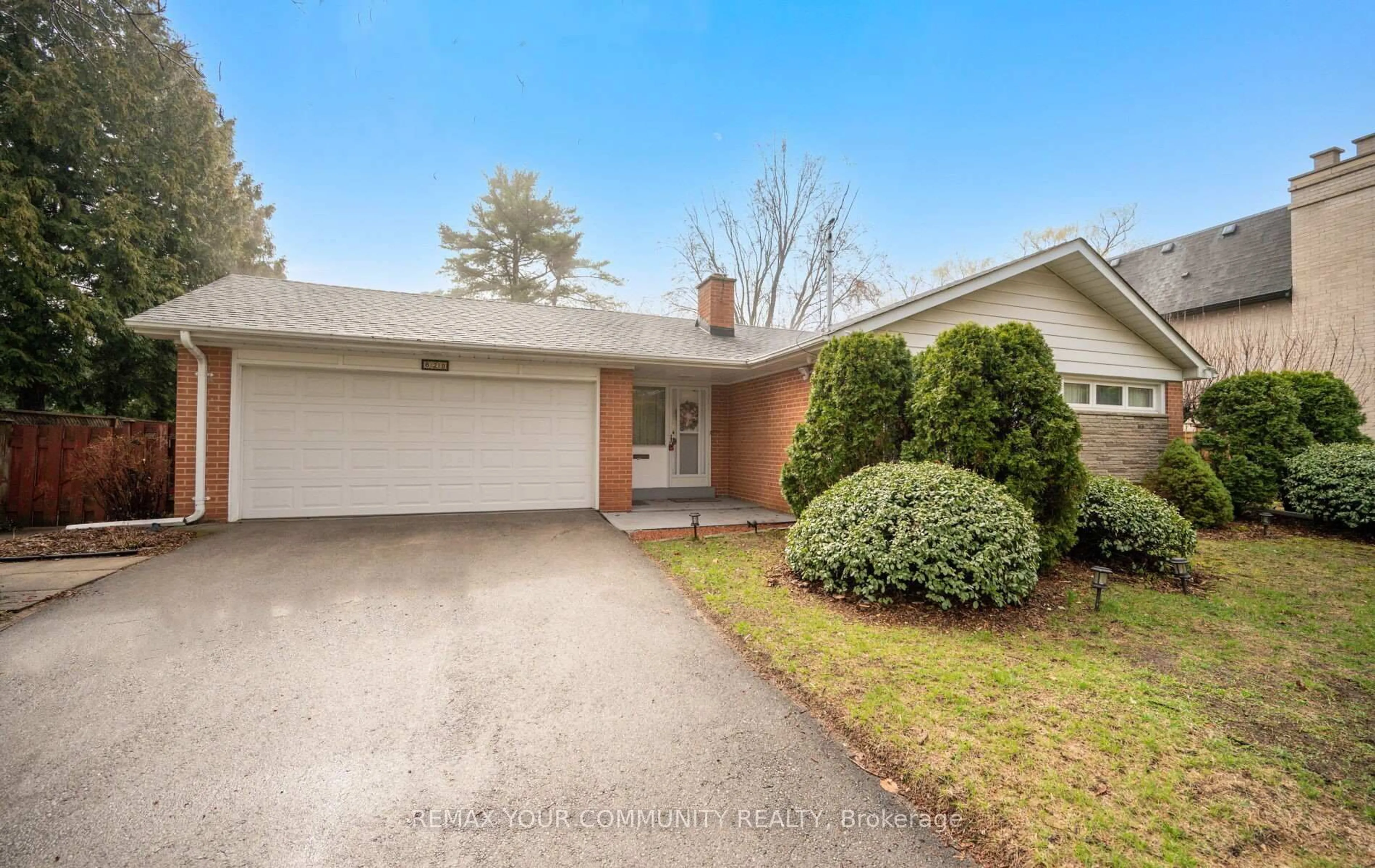 Home with brick exterior material, street for 628 Shenandoah Dr, Mississauga Ontario L5H 1V9