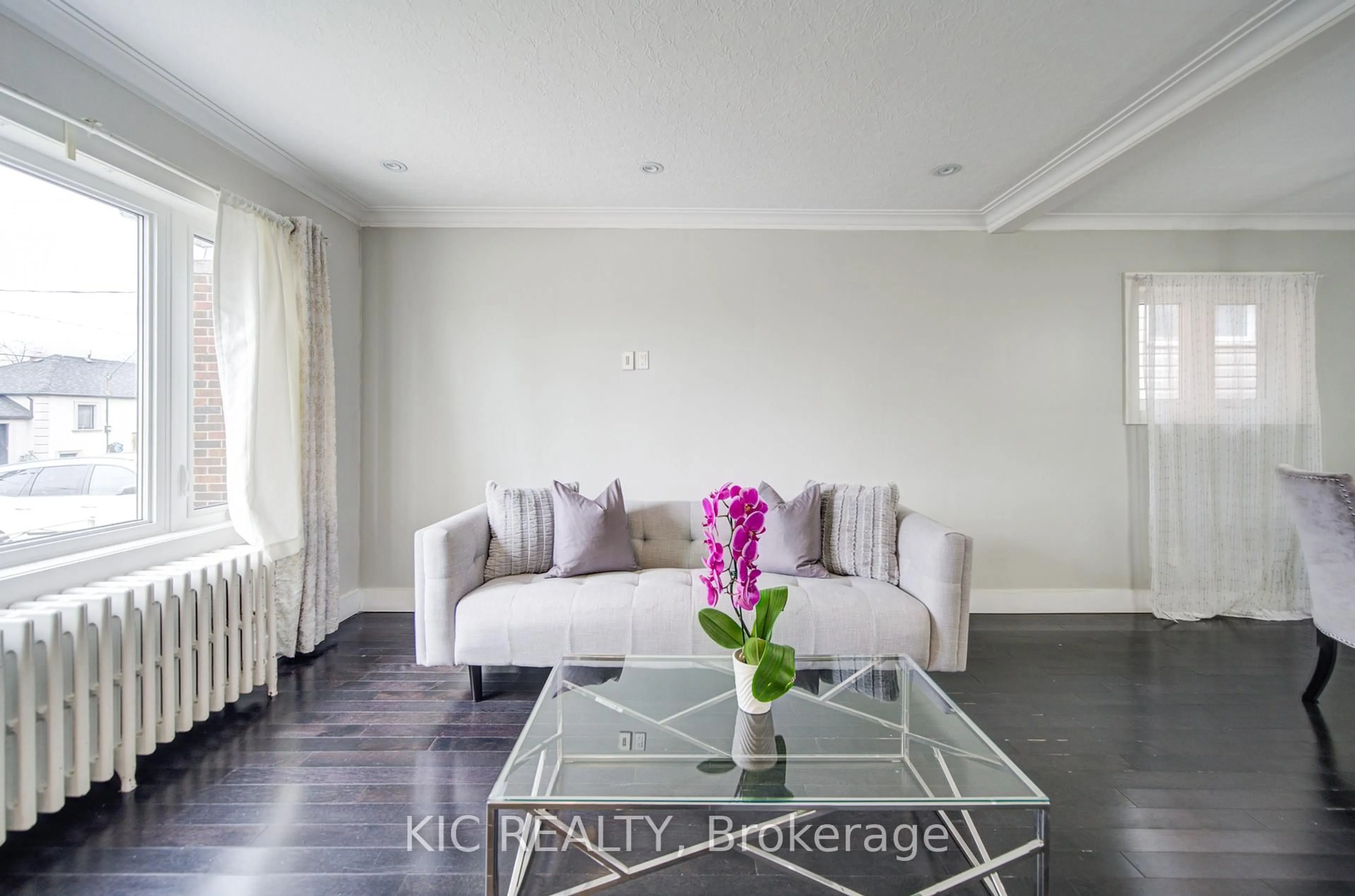 Living room with furniture, unknown for 35 MONTCALM Ave, Toronto Ontario M6E 4N2