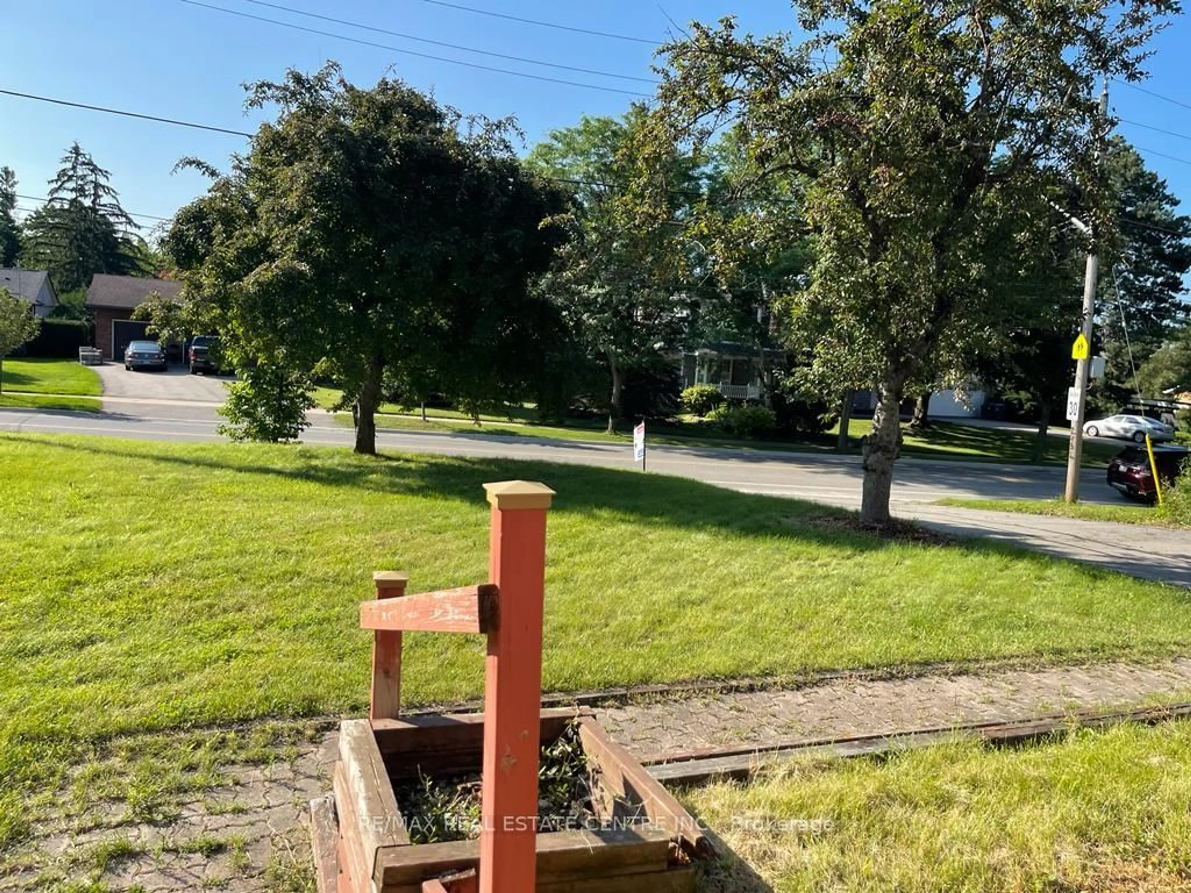 Unknown for 2431 Thorn Lodge Dr, Mississauga Ontario L5K 1K8