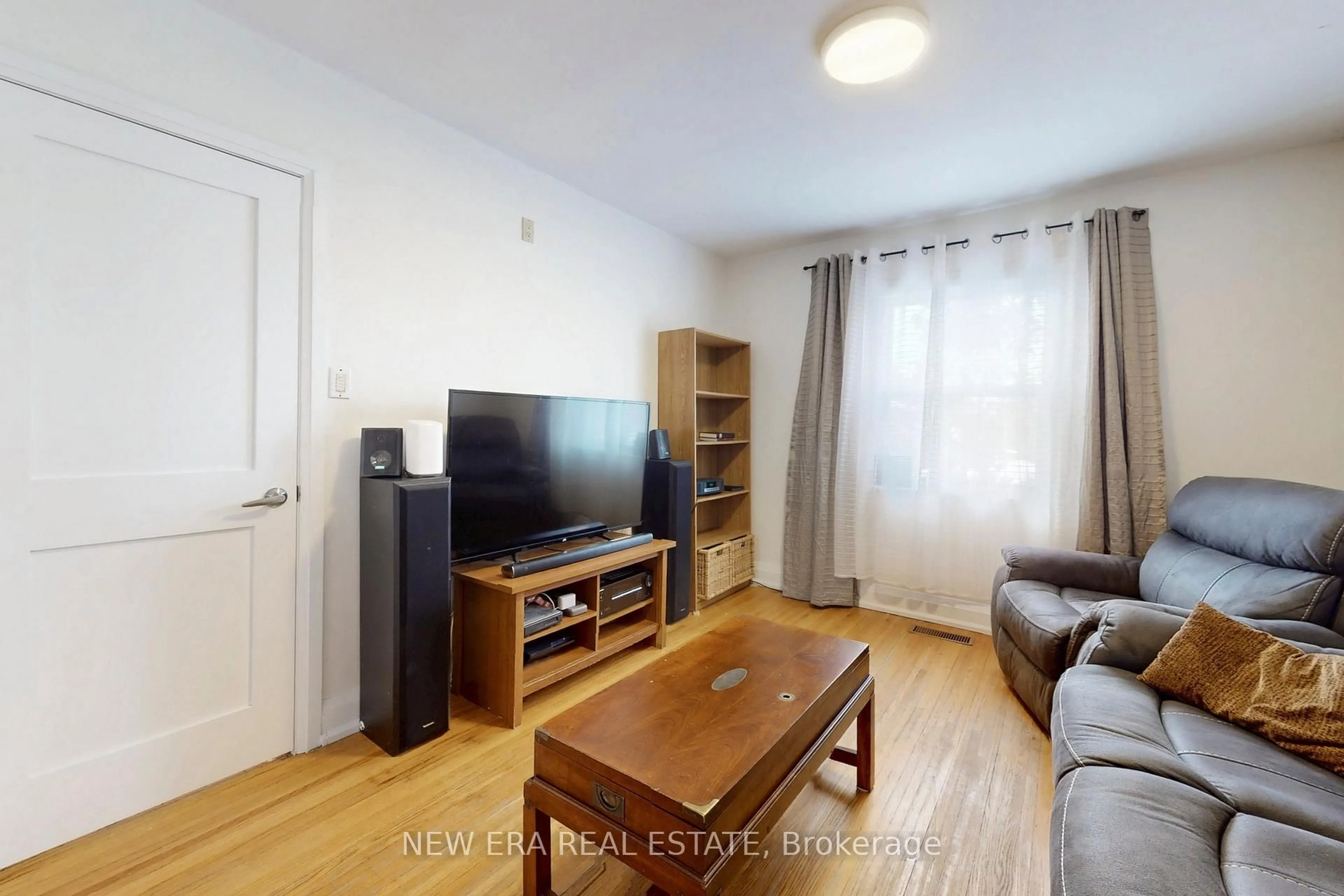 Living room with furniture, unknown for 80 Renfield St, Toronto Ontario M6M 4V7