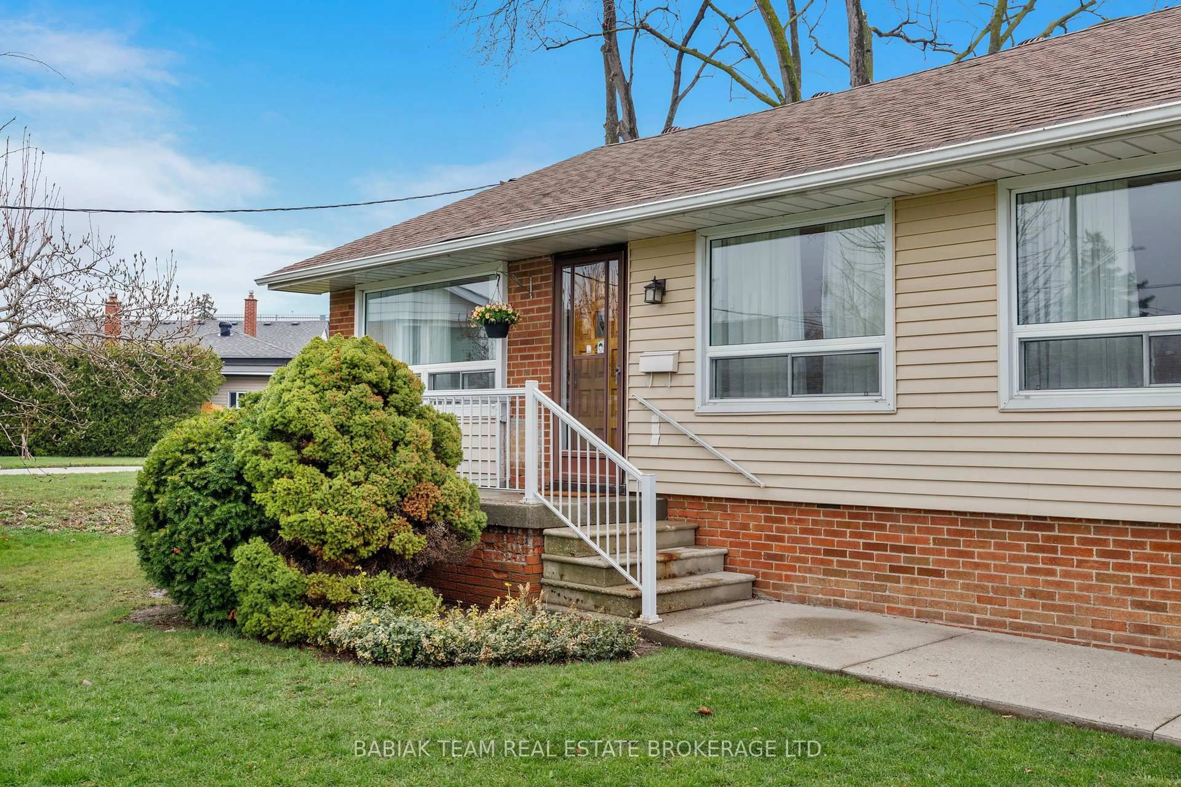 Home with vinyl exterior material, street for 9 Camborne Ave, Toronto Ontario M3M 2P9