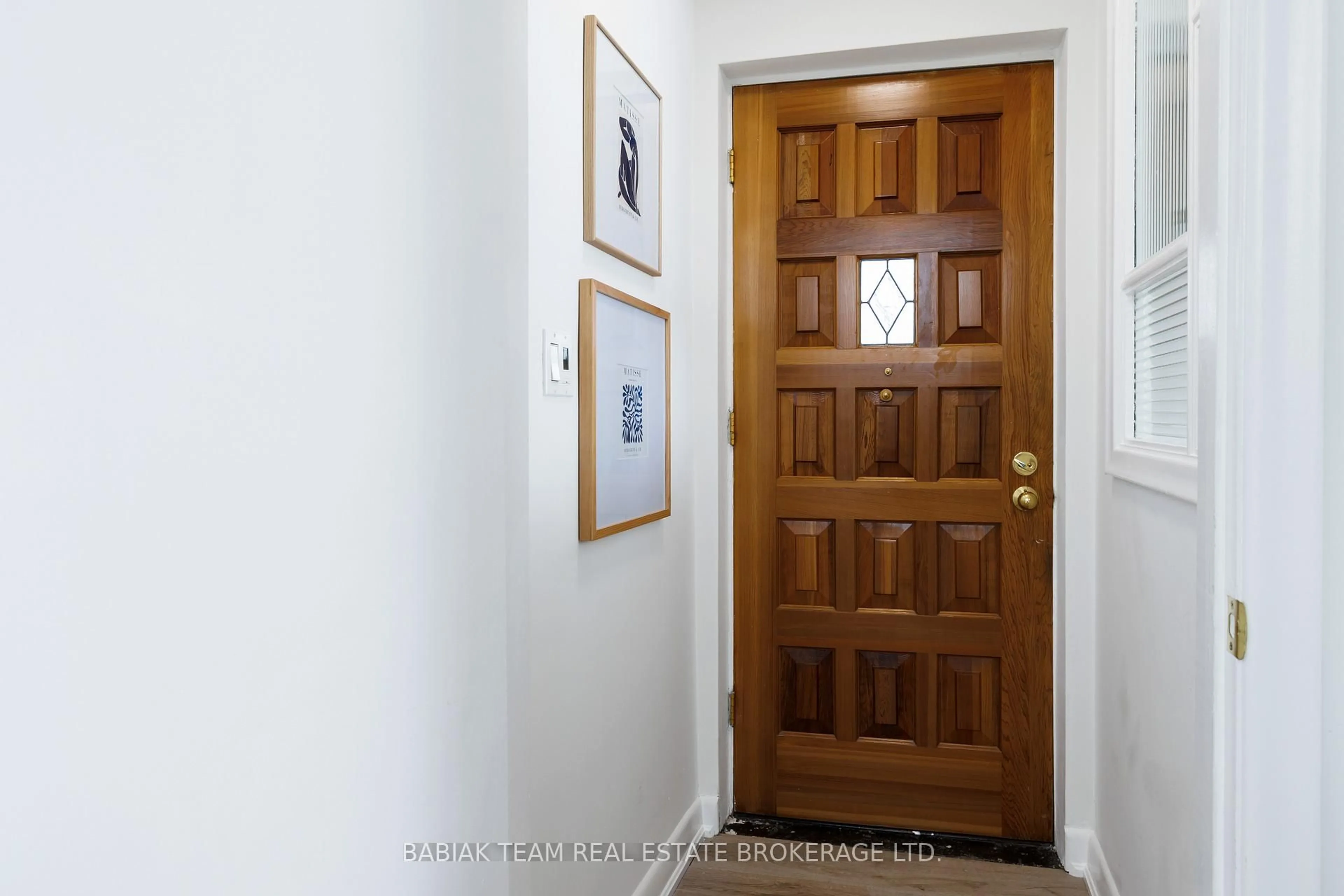 Indoor entryway for 9 Camborne Ave, Toronto Ontario M3M 2P9