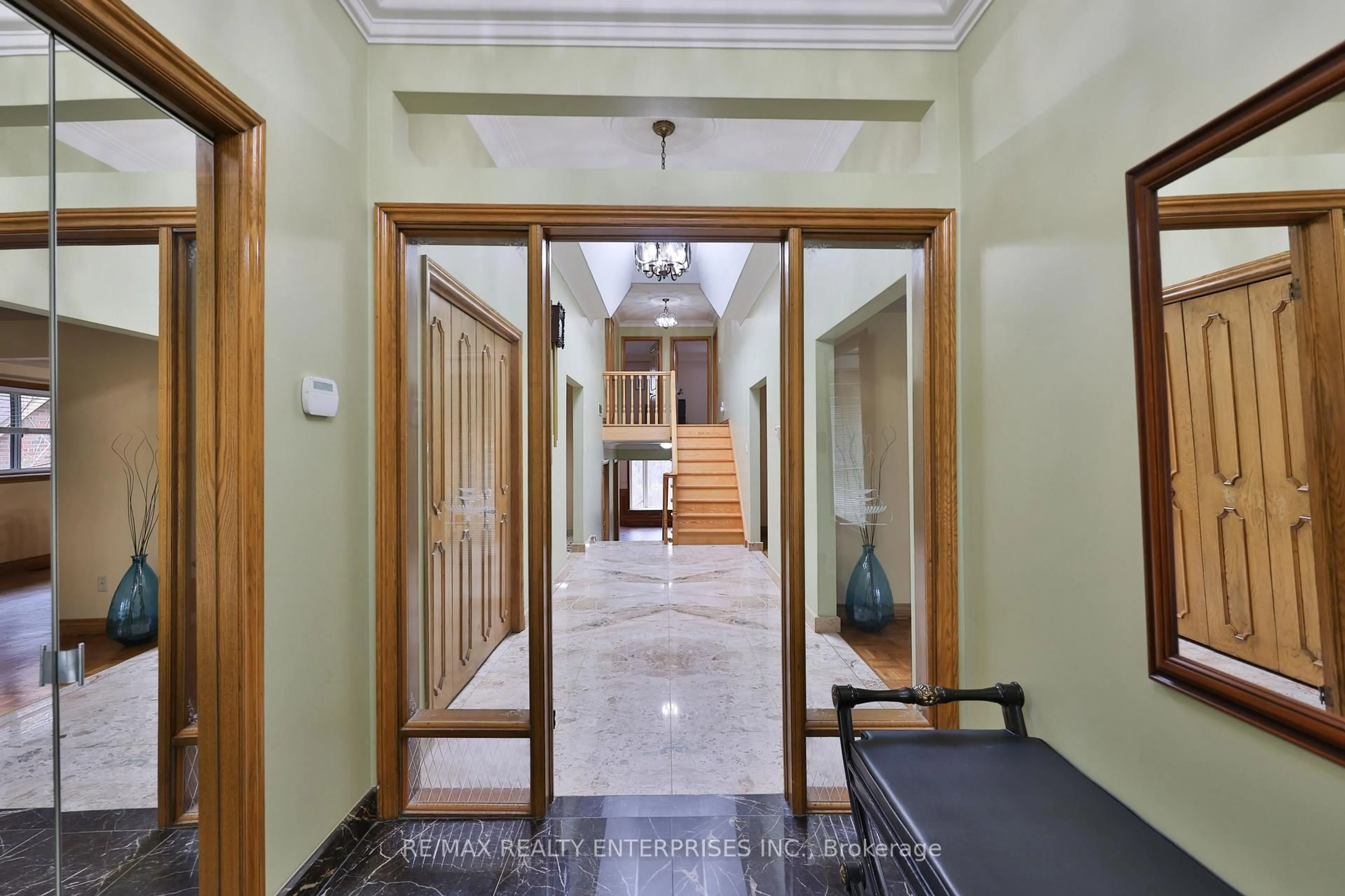 Indoor foyer for 58 North Park Dr, Toronto Ontario M6L 1K2
