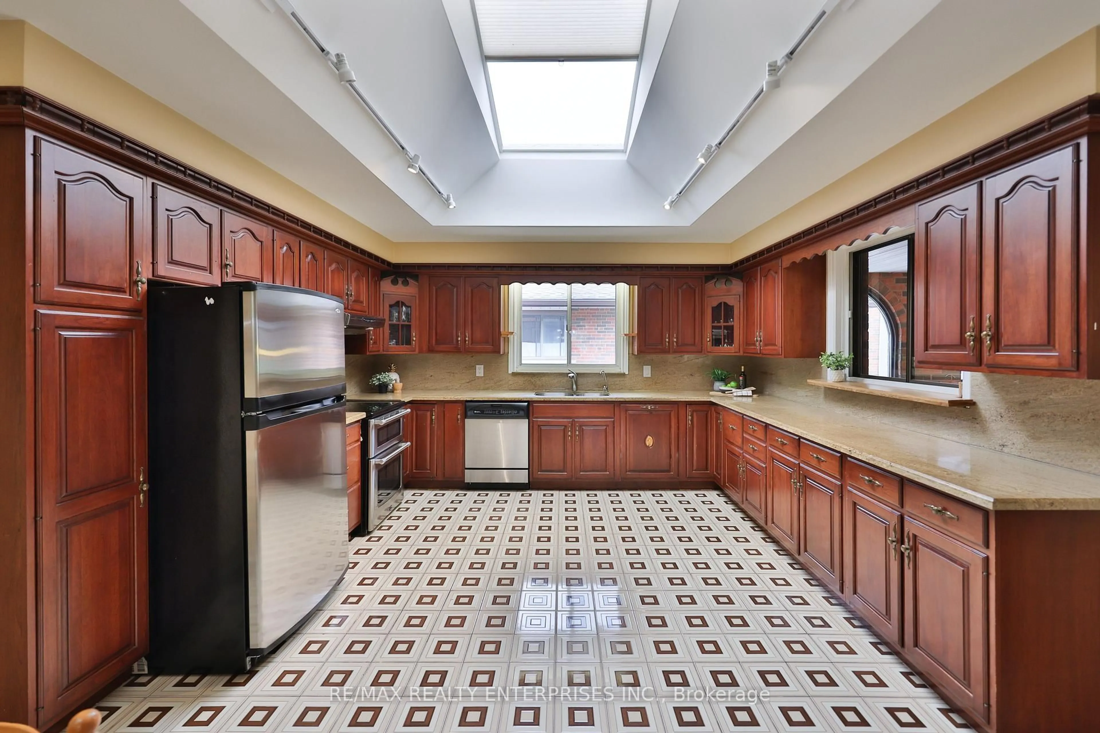 Standard kitchen, ceramic/tile floor for 58 North Park Dr, Toronto Ontario M6L 1K2