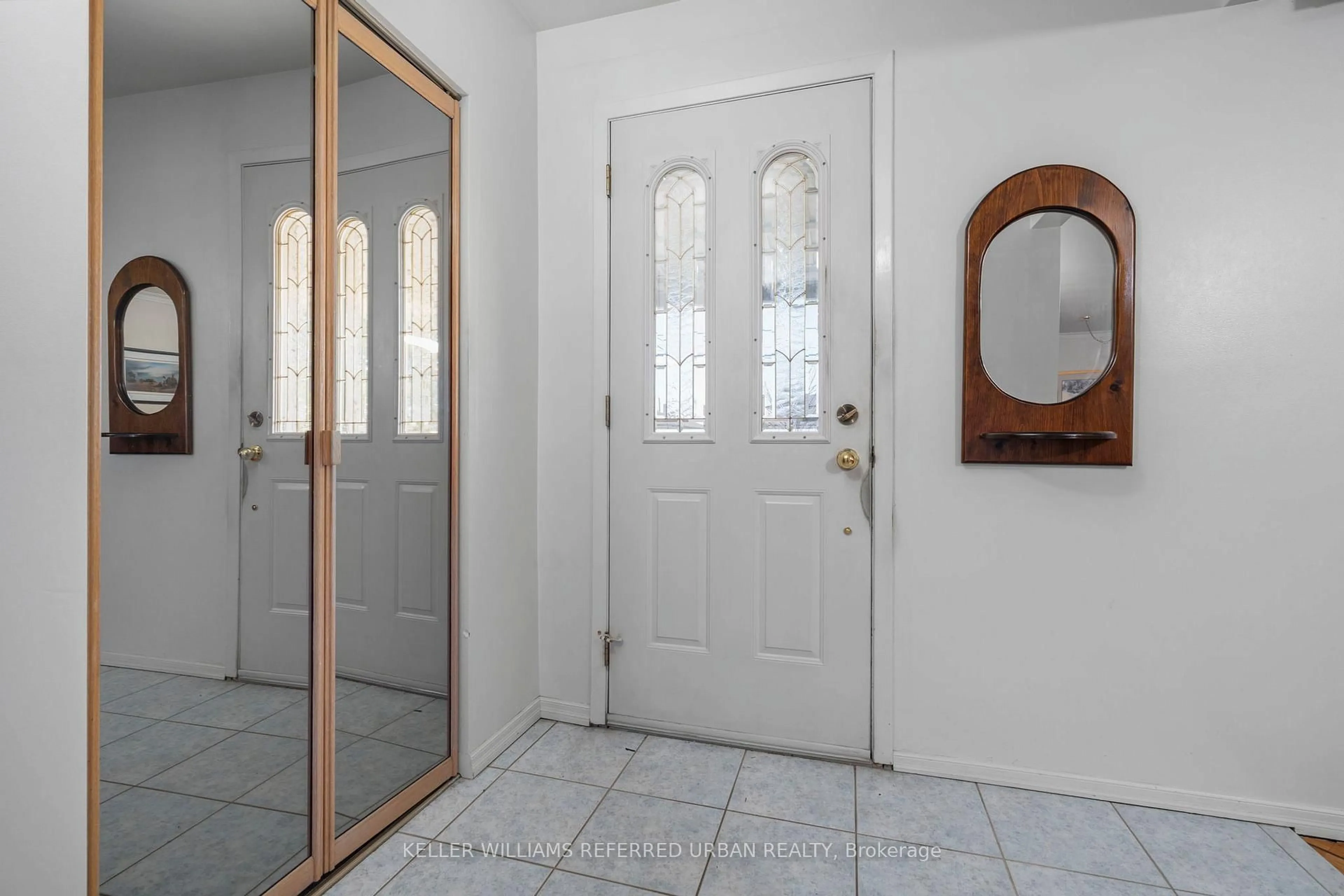 Indoor entryway for 49 Navenby Cres, Toronto Ontario M9L 1B3