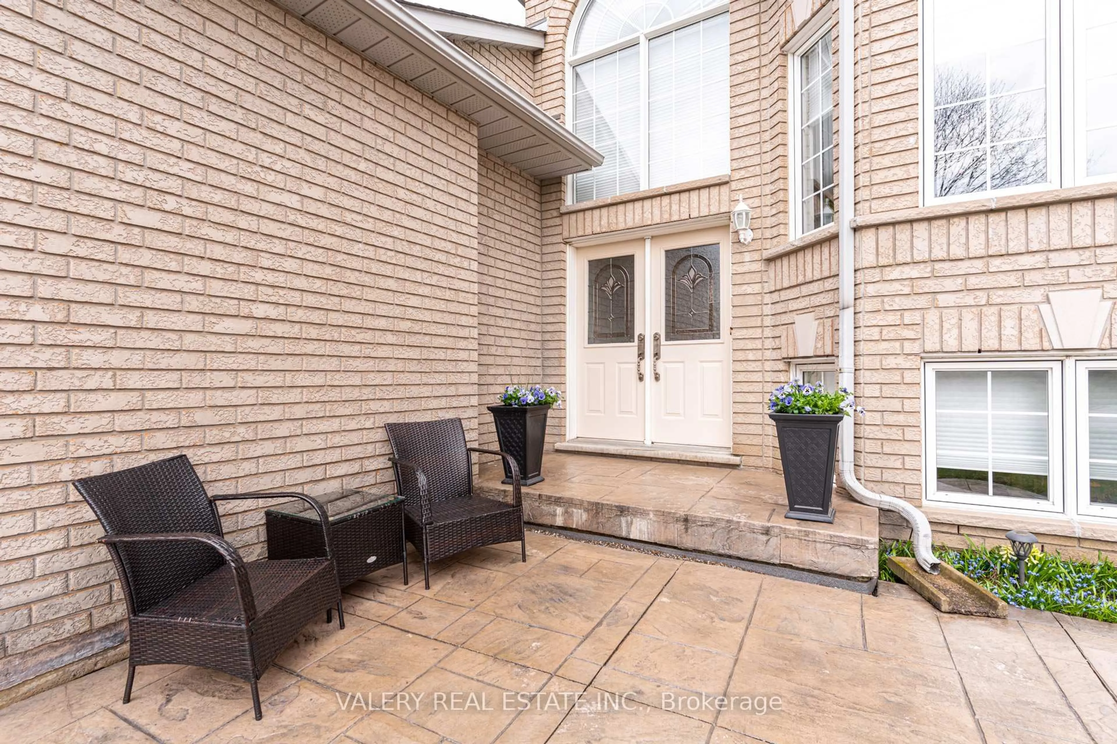 Patio, street for 13 Blueberry Hill Crt, Caledon Ontario L7E 1S3